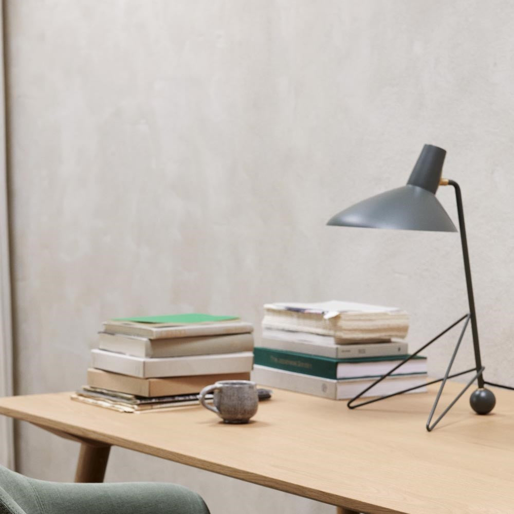 スヴェルト ノワール テーブルランプ