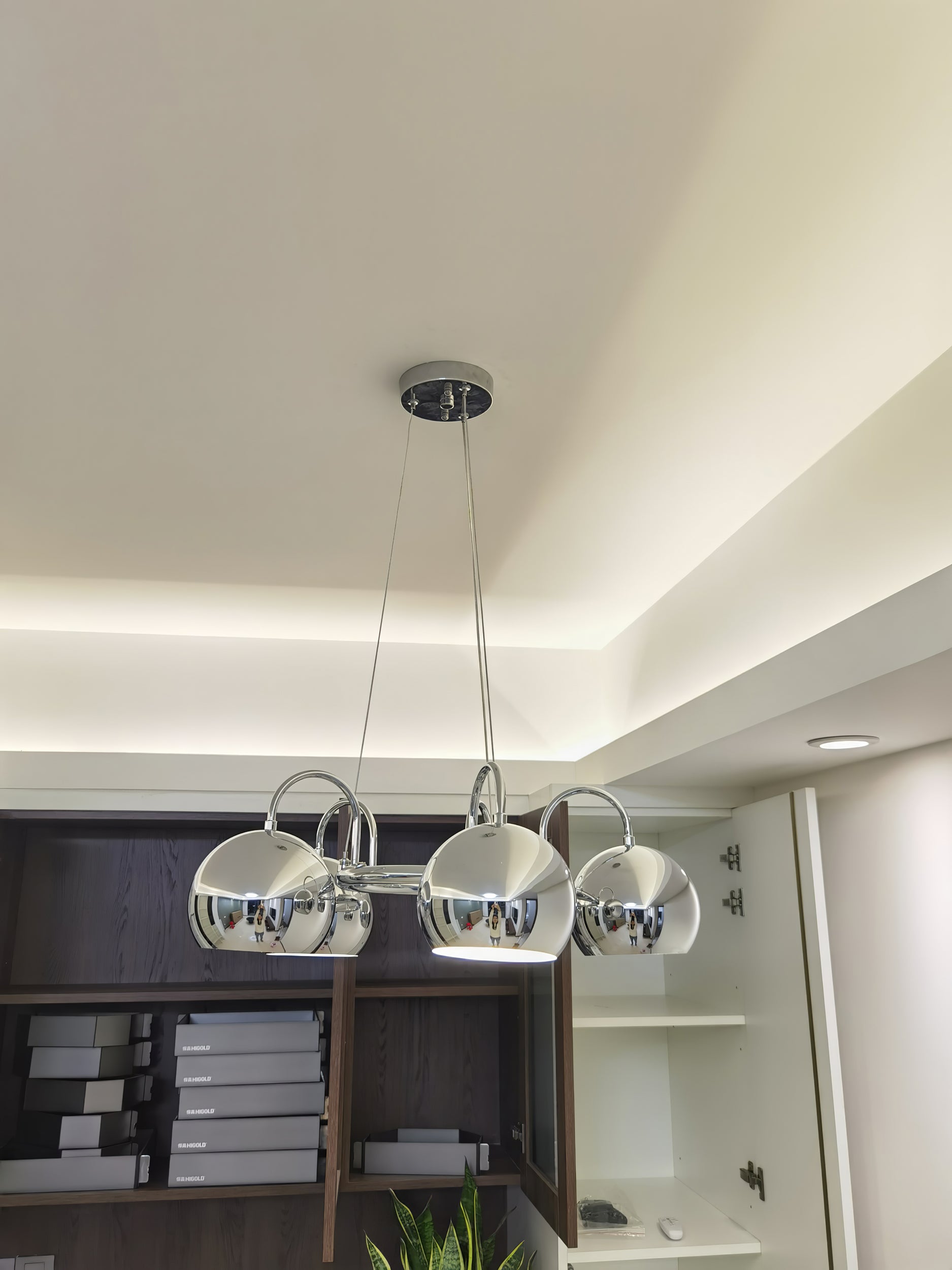 目玉シャンデリア