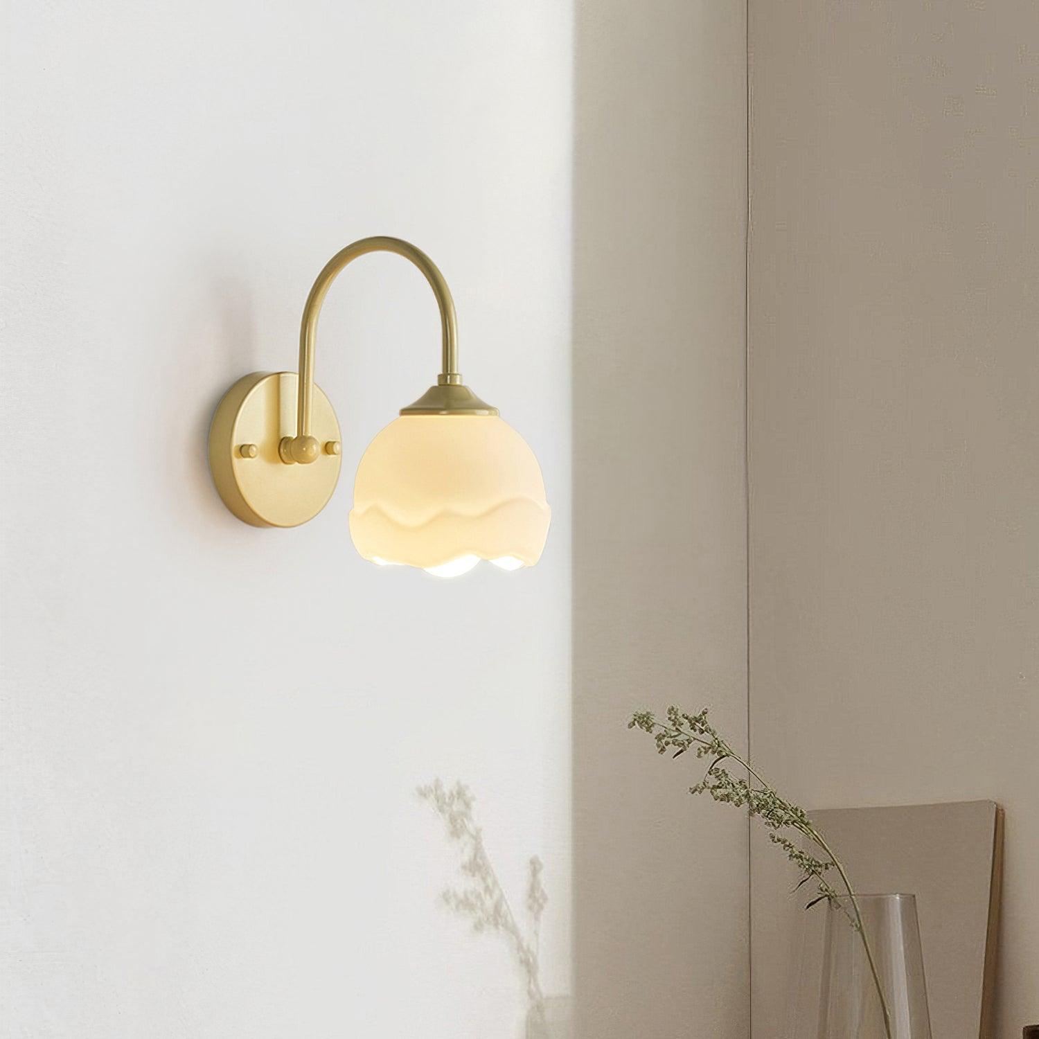 ミルクホワイトフローラルウォールランプ