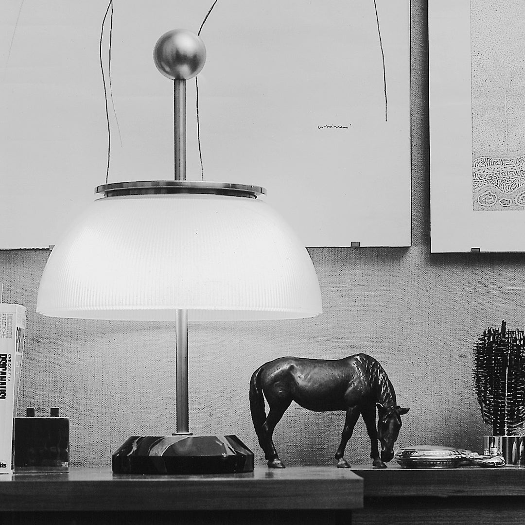 アルファ テーブルランプ