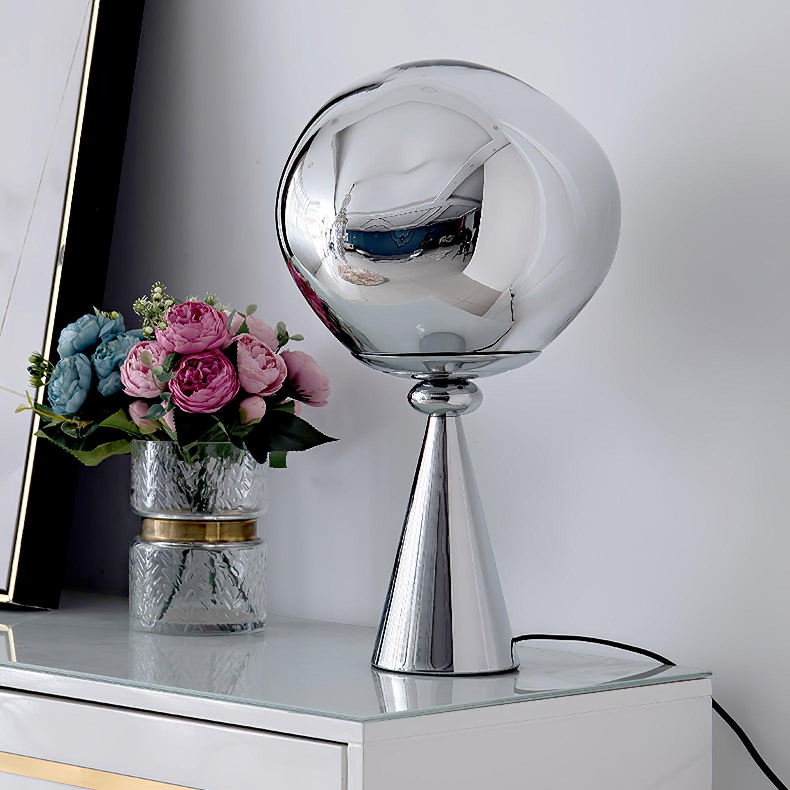 ラバコーンテーブルランプ