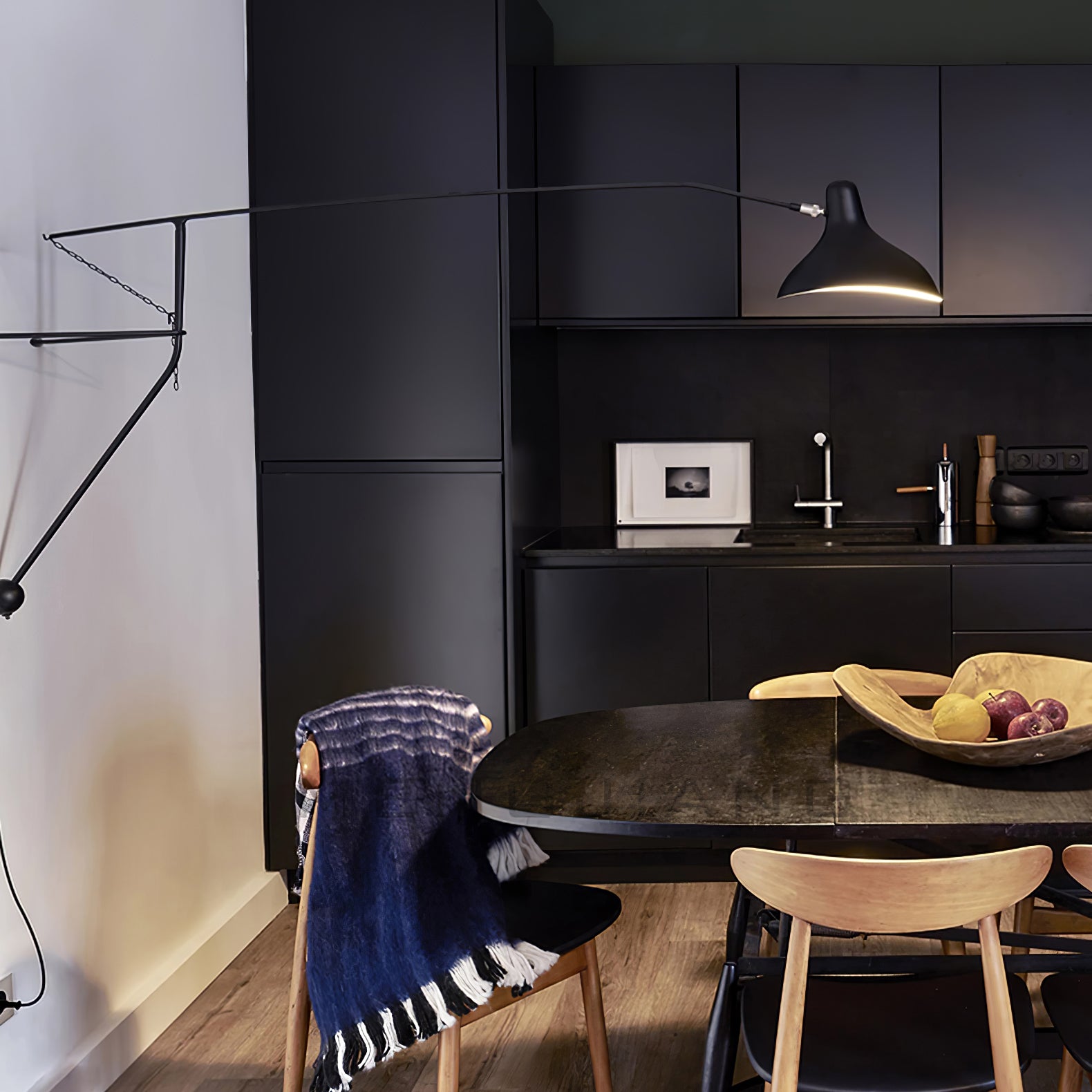 マンティスアームウォールランプ