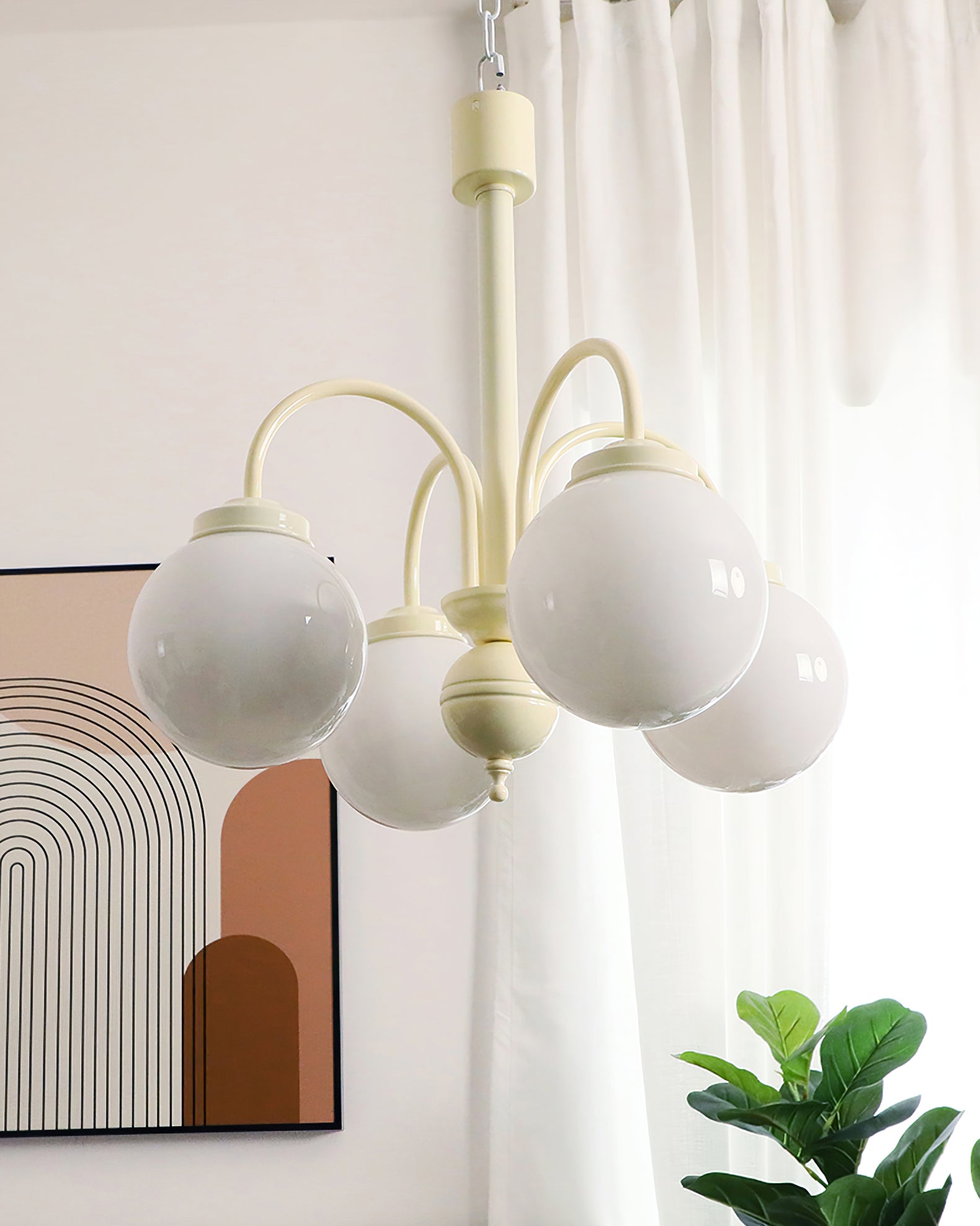 クリーム色のシャンデリア