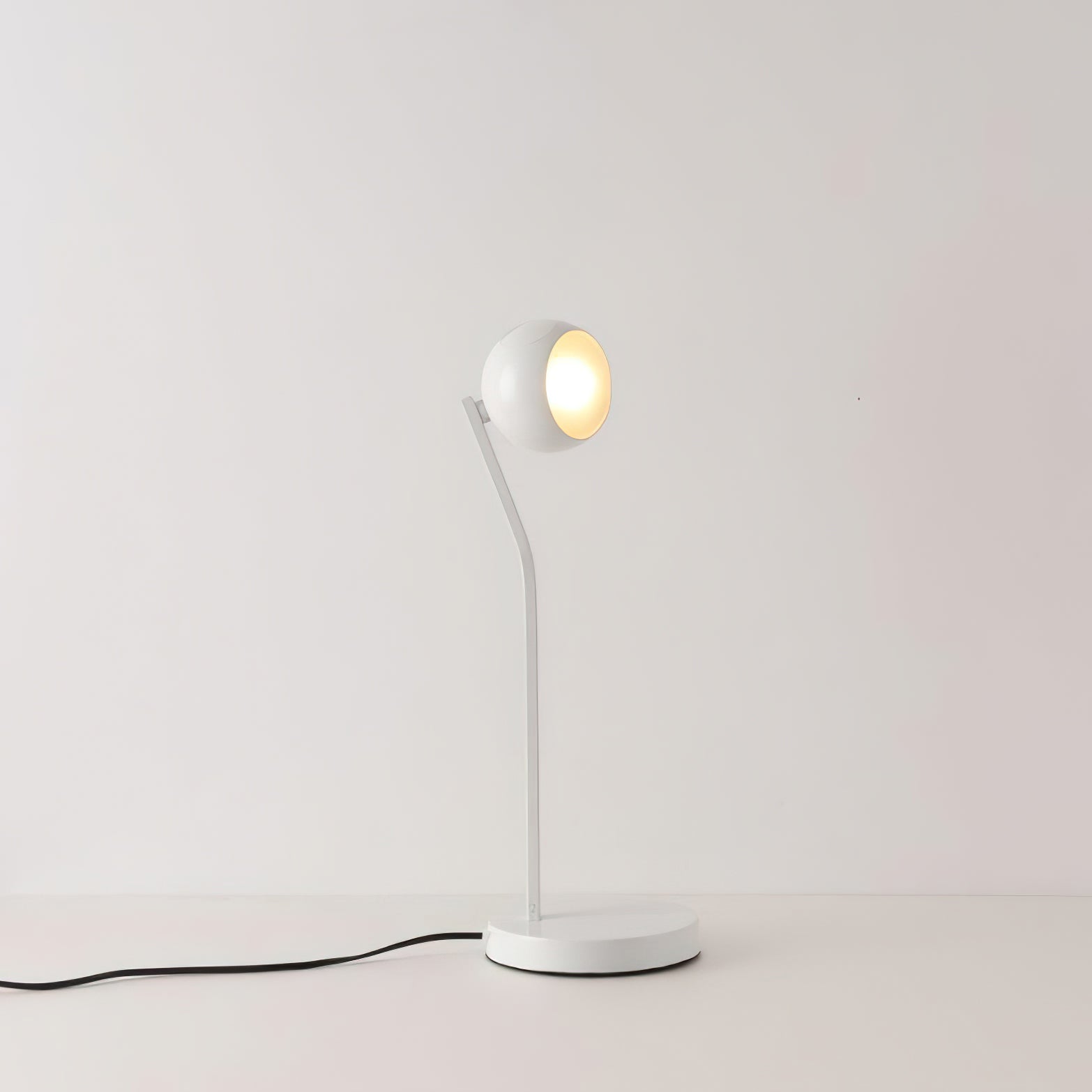 チャルフィス テーブルランプ