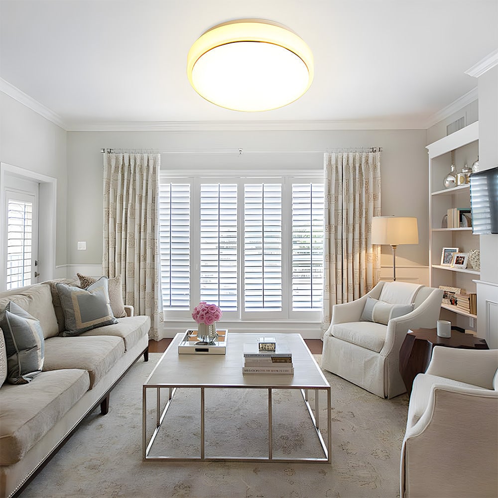 モダンなリビングルームにぴったりの、洗練された丸型LEDシーリングライト