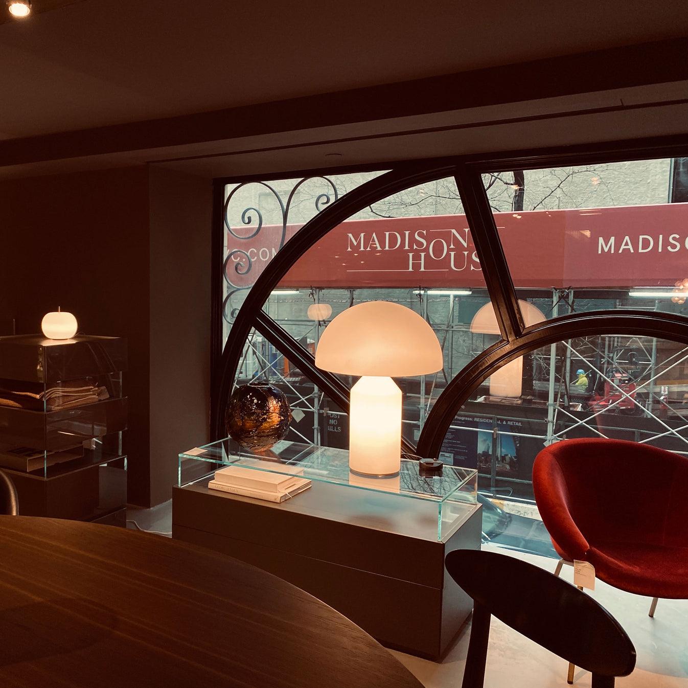 atolloガラステーブルランプ