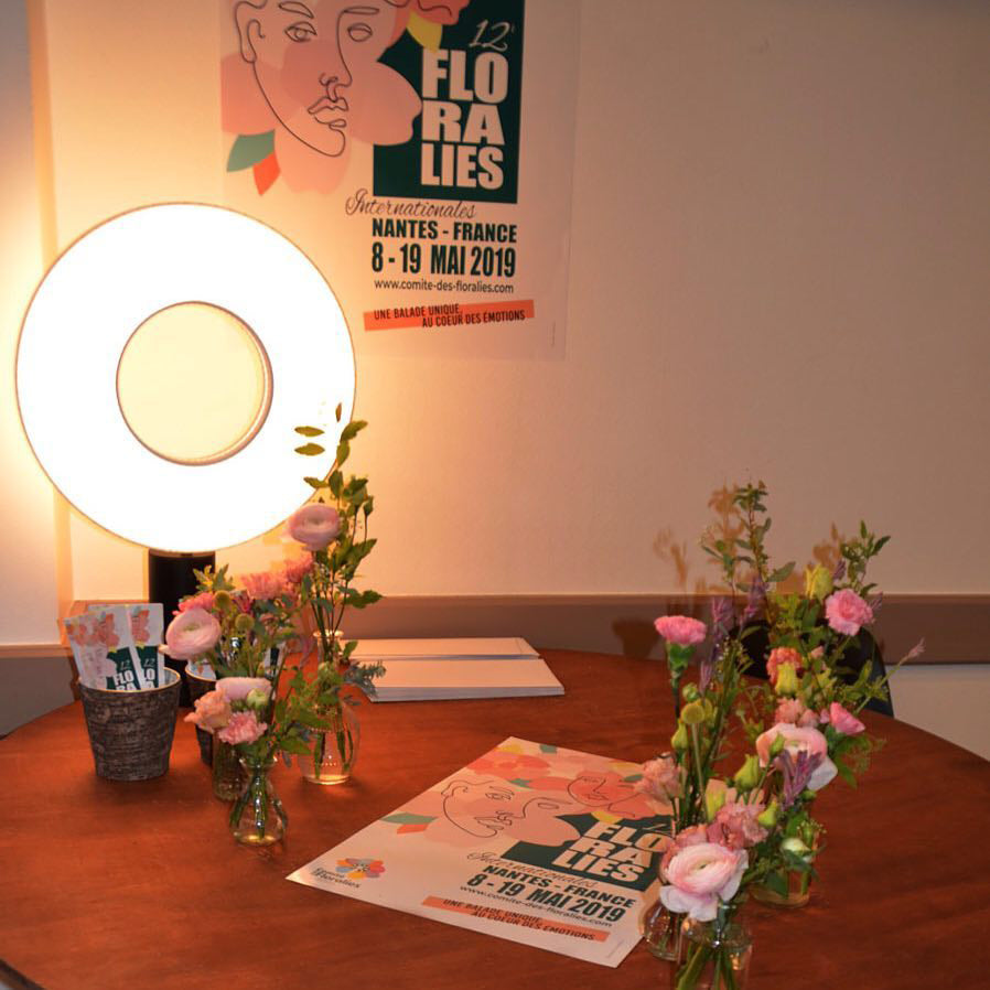 アイリス テーブルランプ