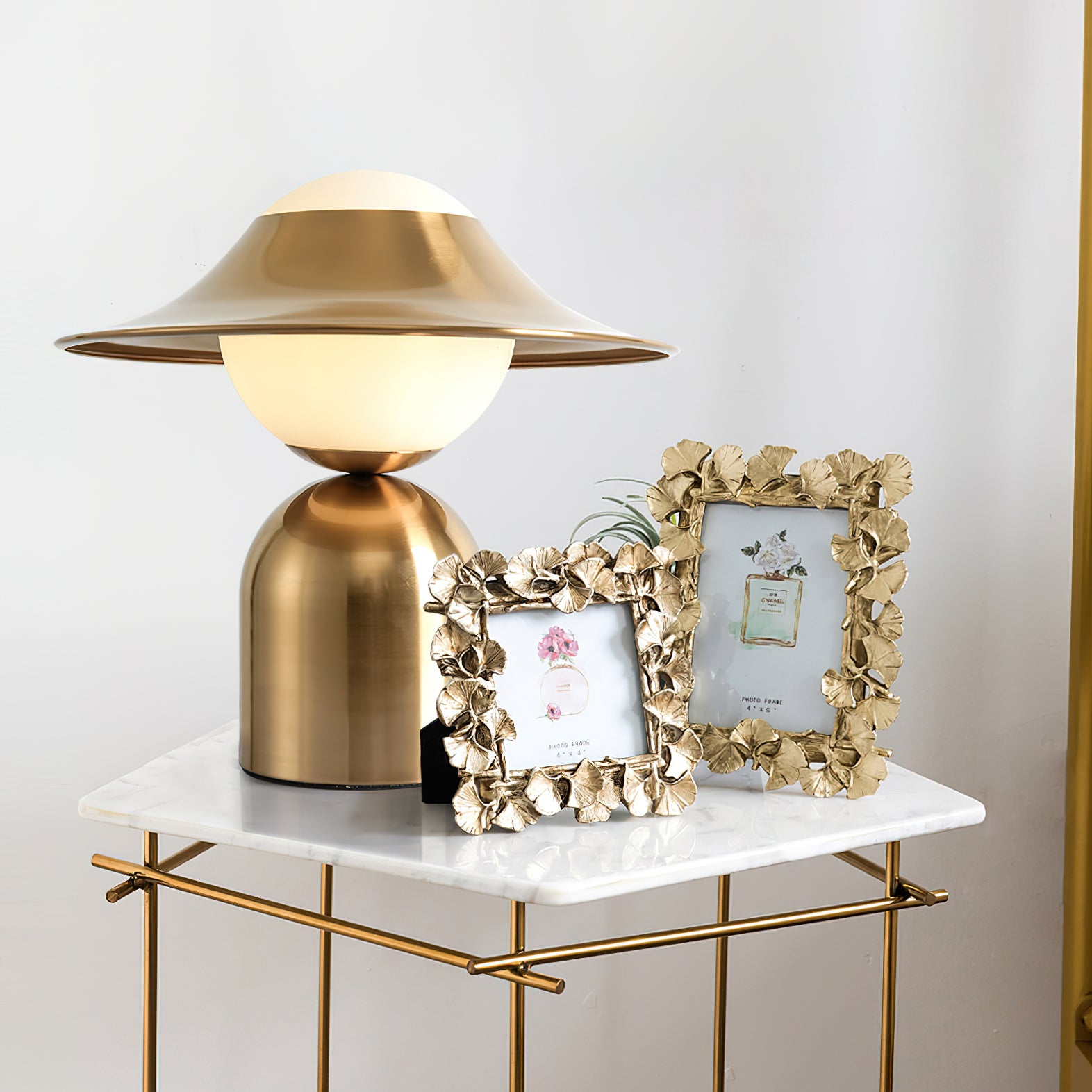 帽子型テーブルランプ