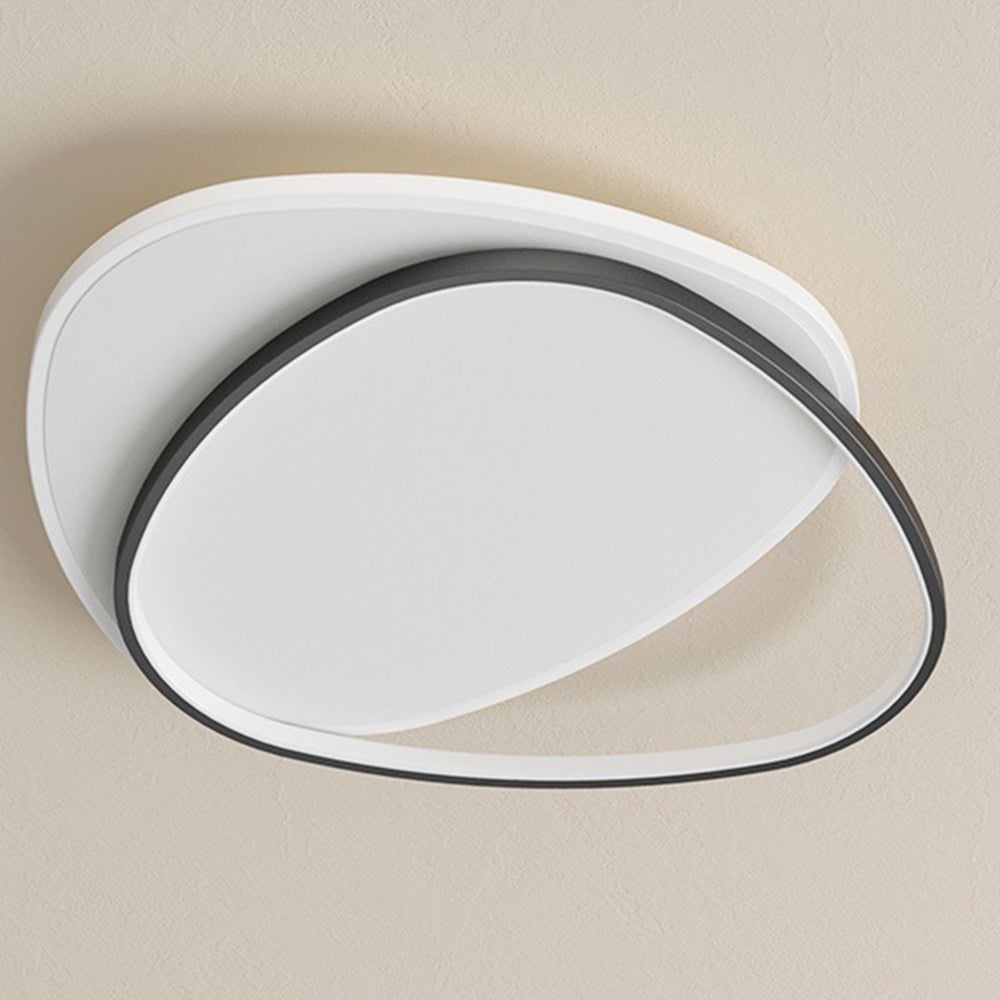 リビングルームに最適な、スタイリッシュで現代的な鉄製フラッシュLEDシーリングライト