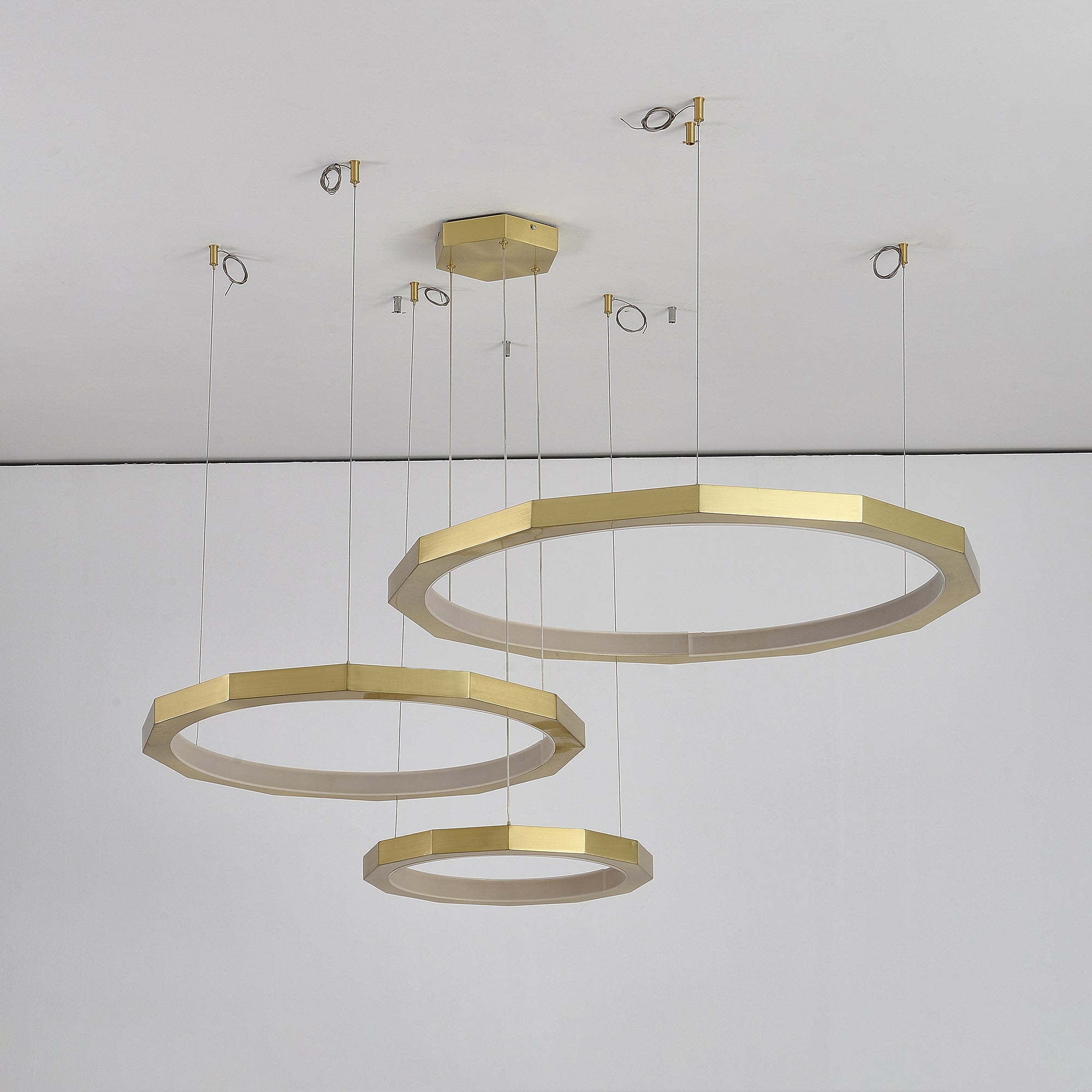 カラ・シャンデリア