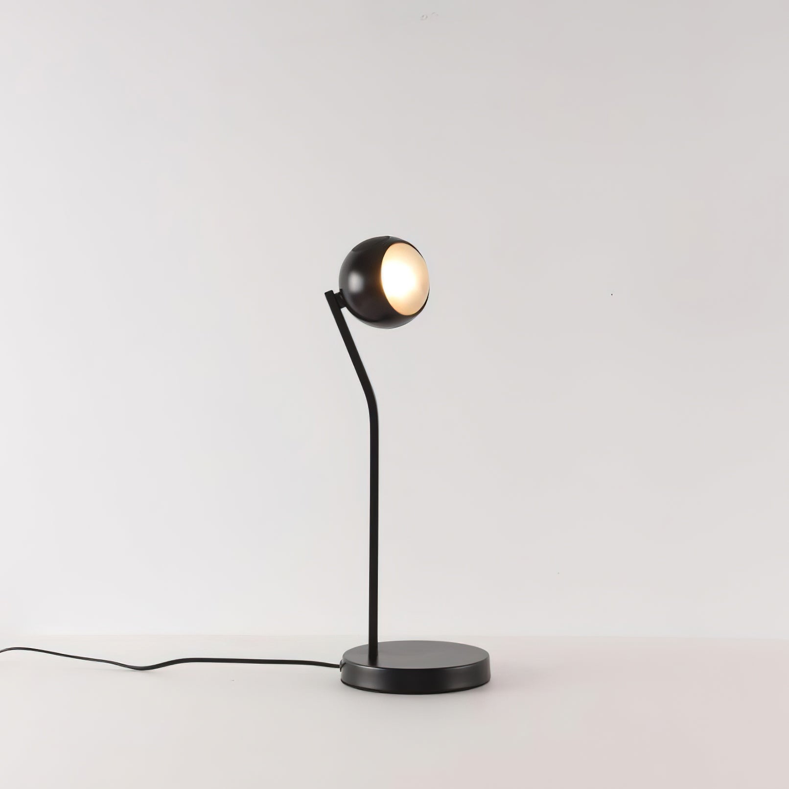 チャルフィス テーブルランプ