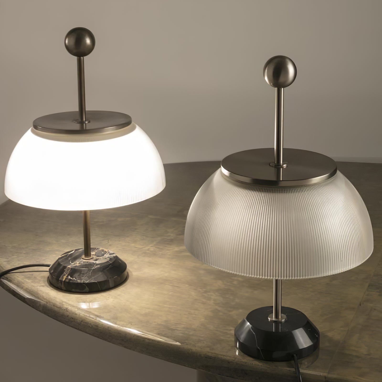 アルファ テーブルランプ