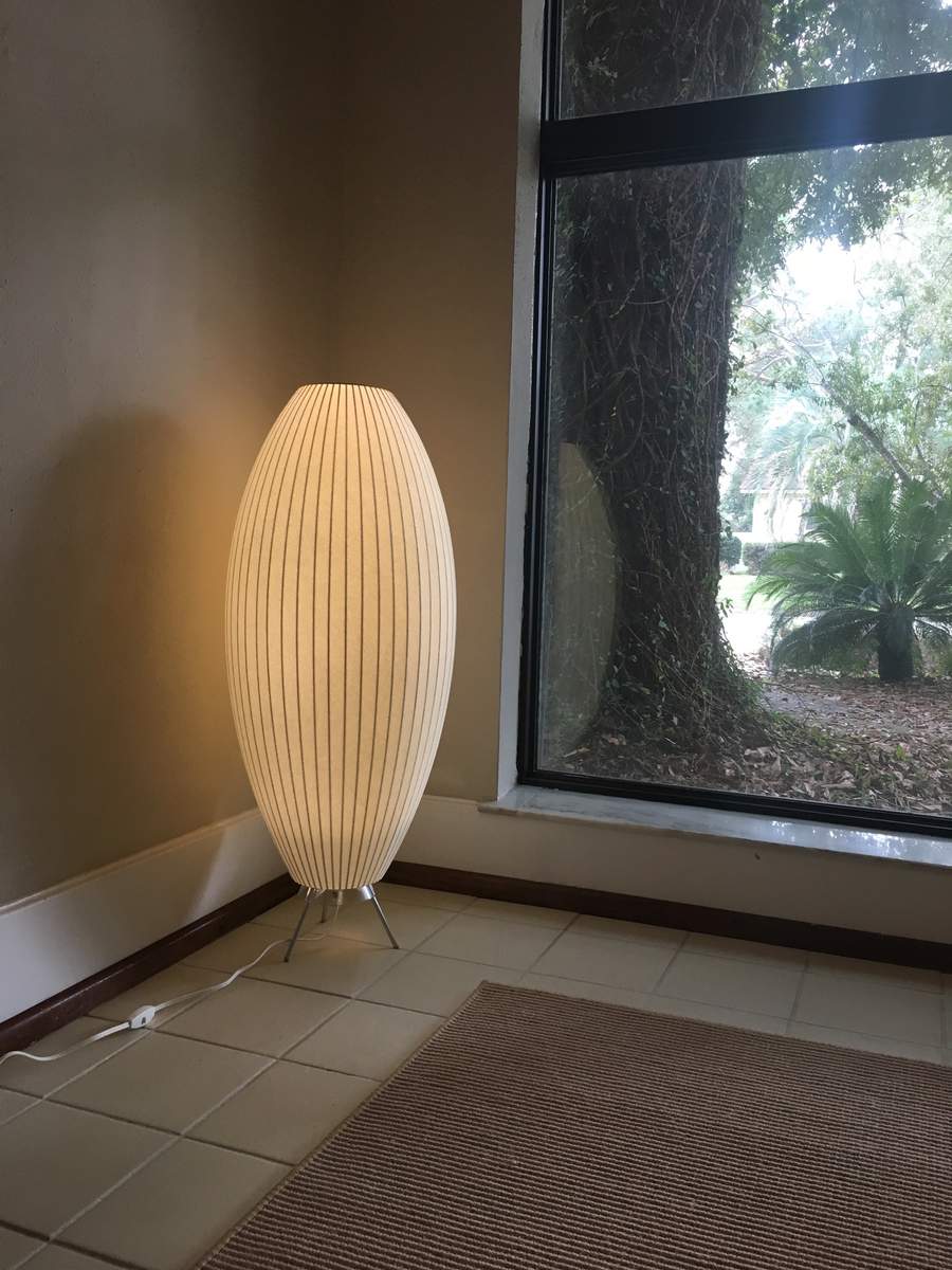 ネルソン三脚テーブルランプ