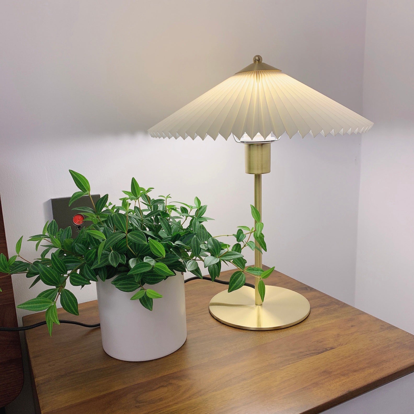 Perla Pleated Table Lamp