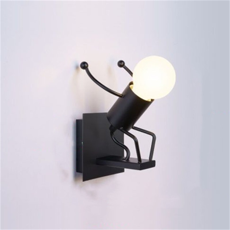 斬新な人型ウォールライト