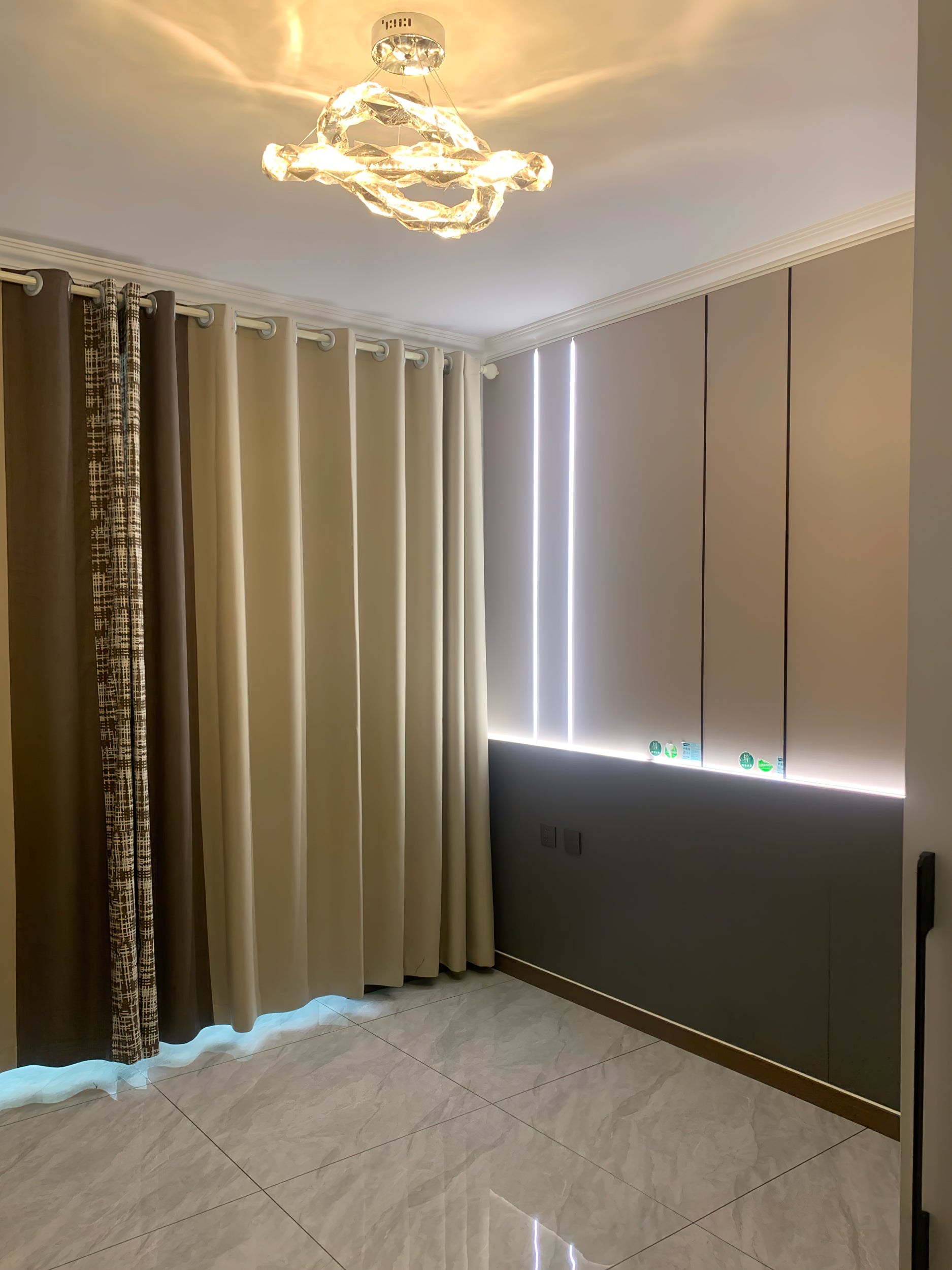 ロンバスクリスタルシャンデリア