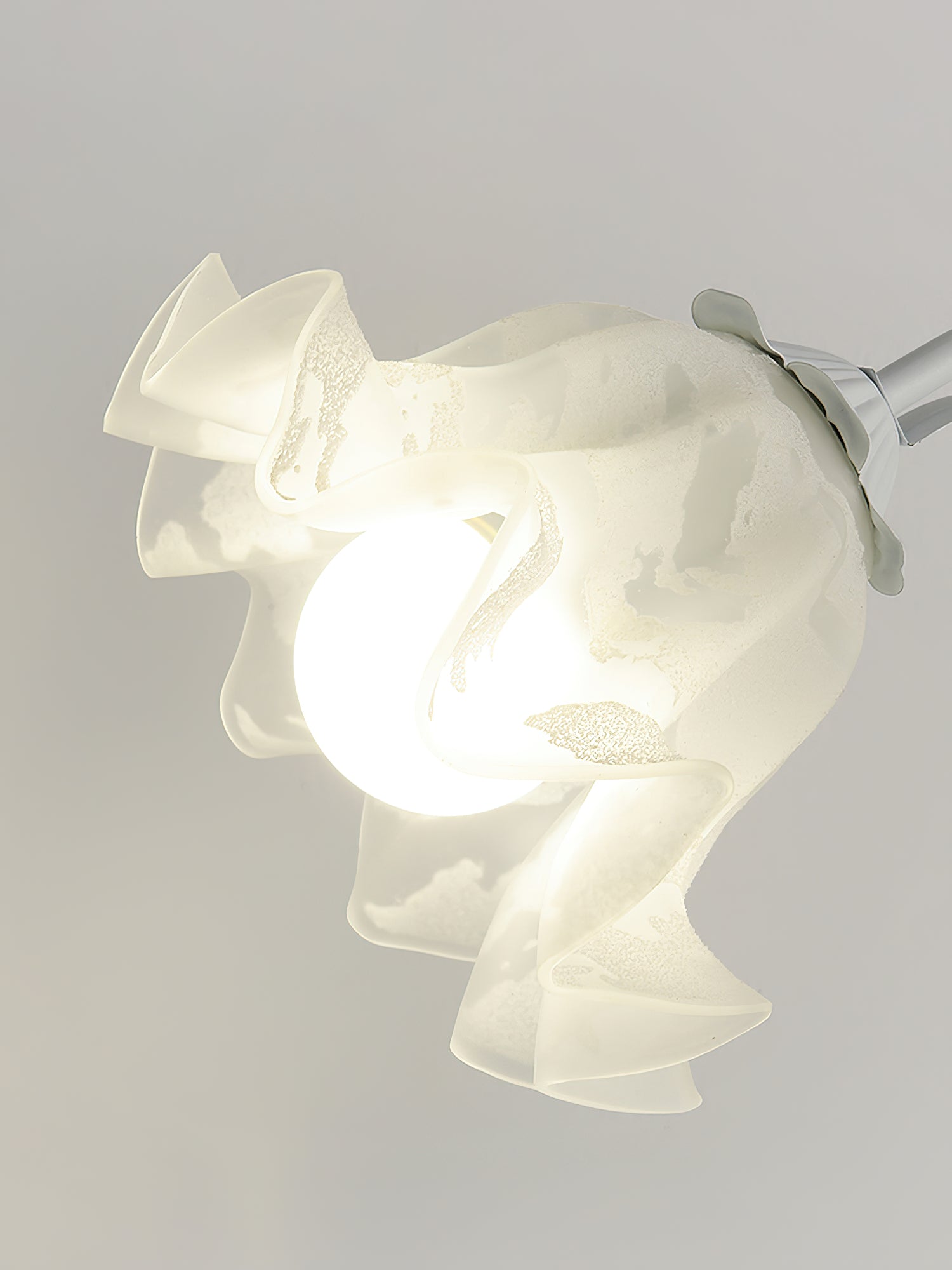 花の雰囲気のあるテーブルランプ