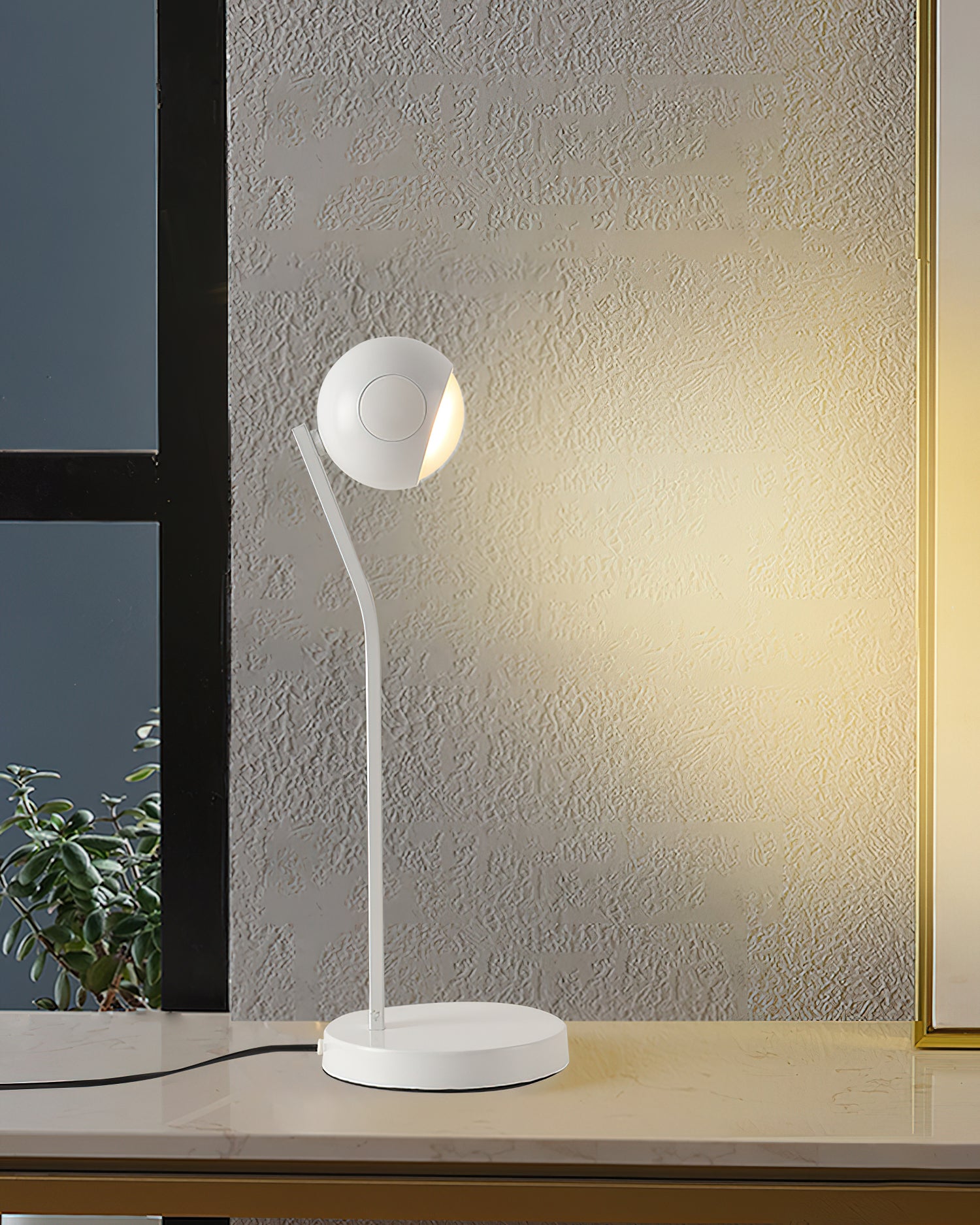 チャルフィス テーブルランプ