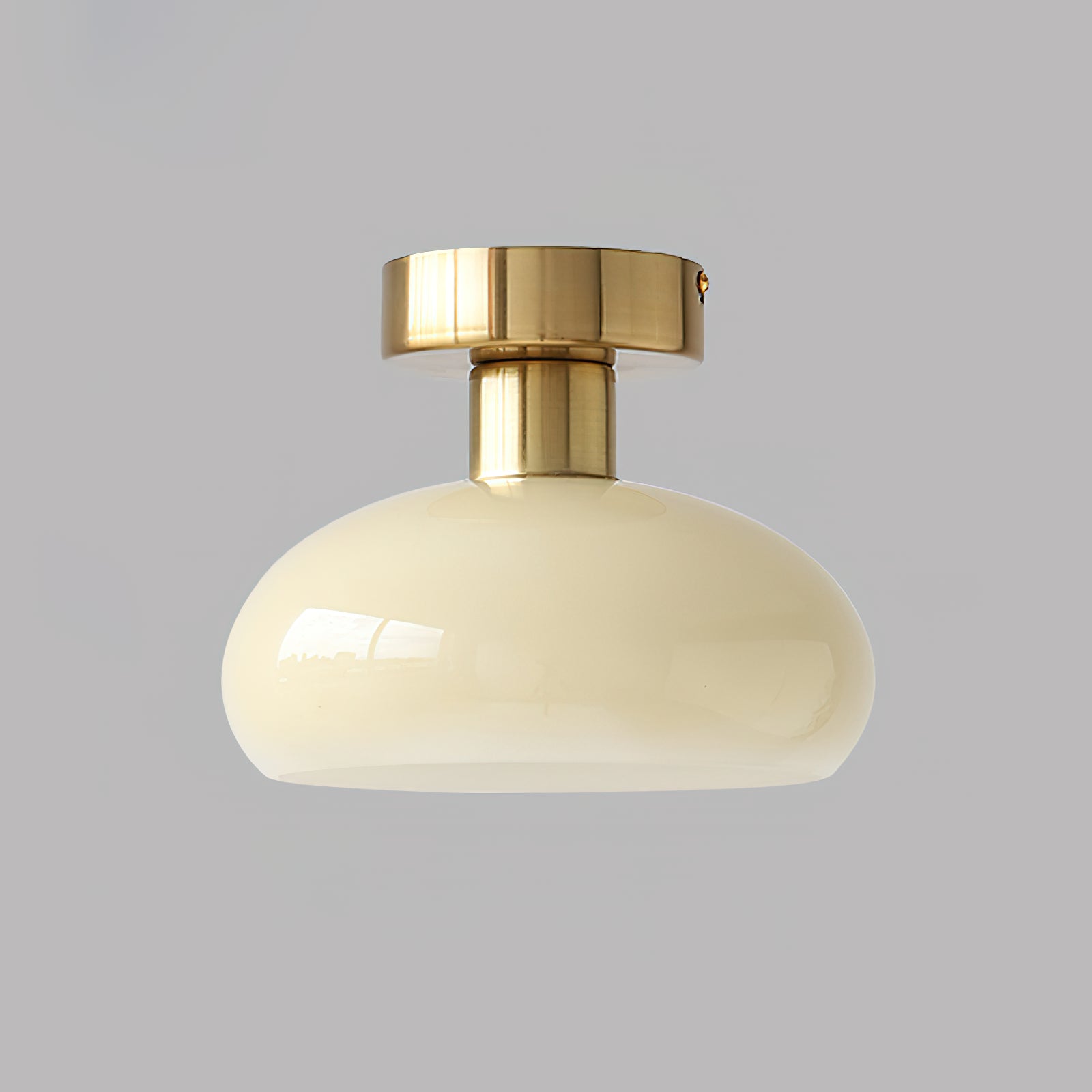 シンプルなクリーム色の天井ランプ