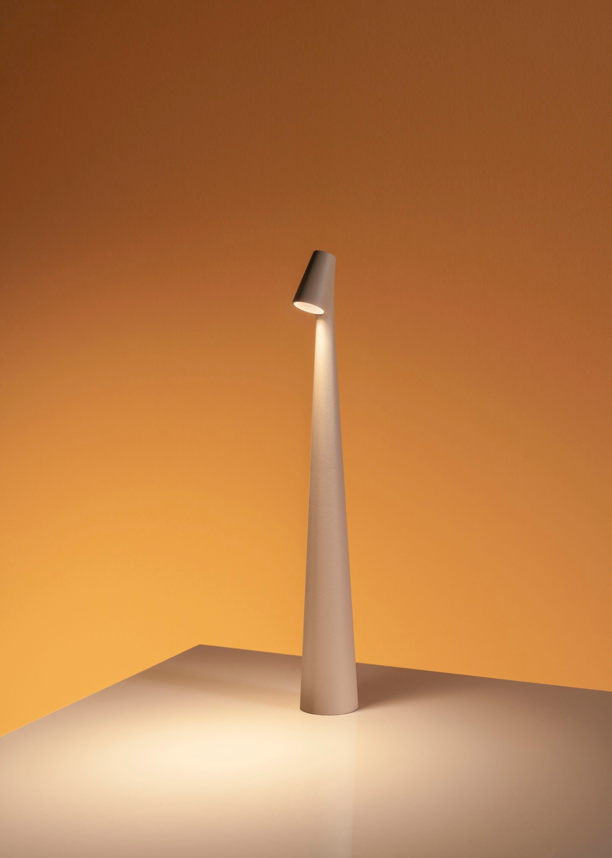 アフリカ ポータブル テーブル ランプ