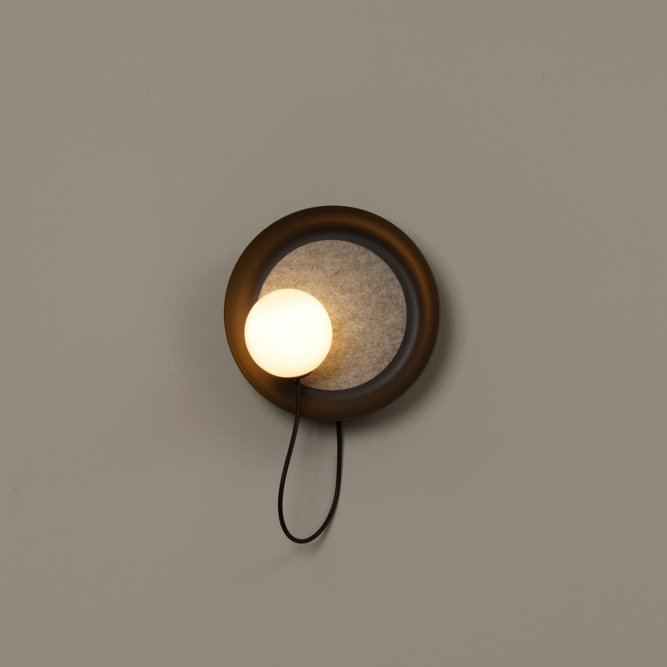 ワイヤーウォールランプ