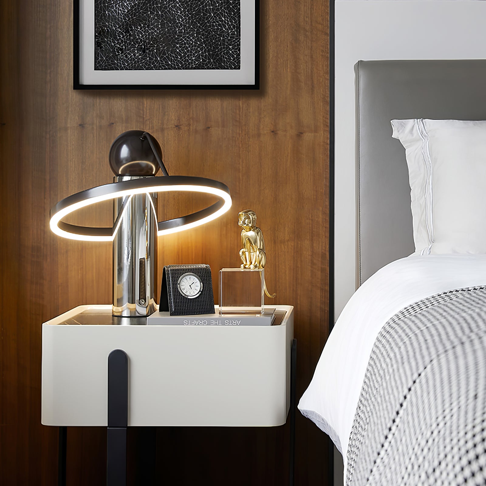 置き忘れたテーブルランプ