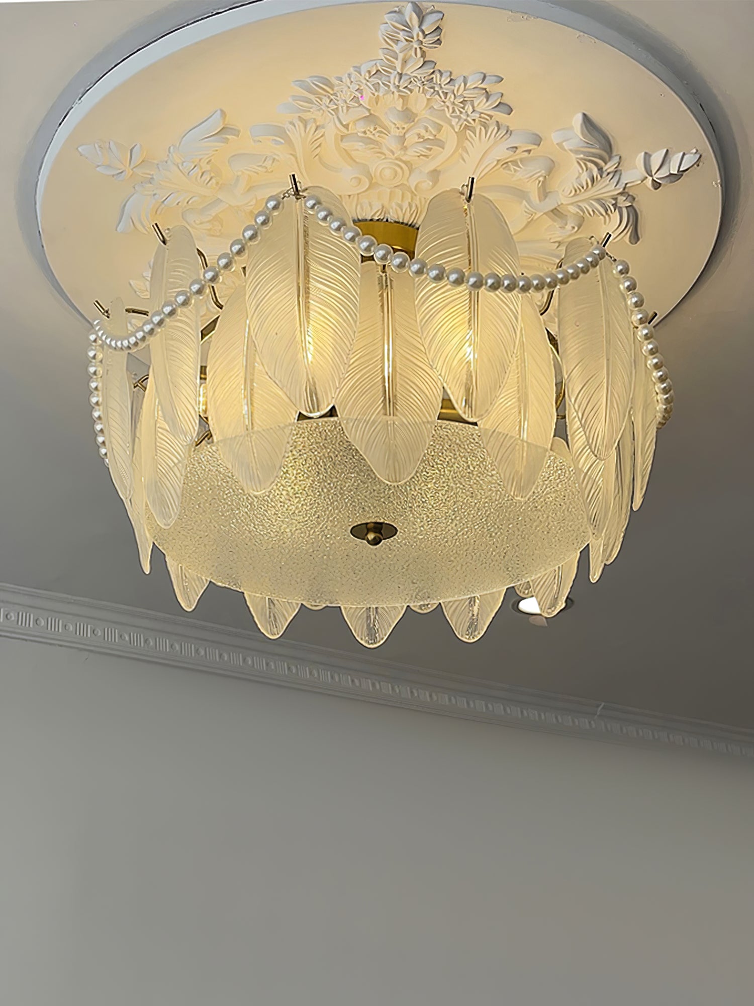 ガラスの羽根のシャンデリア