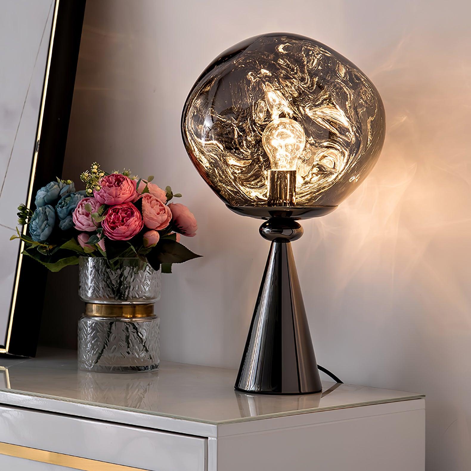 ラバコーンテーブルランプ