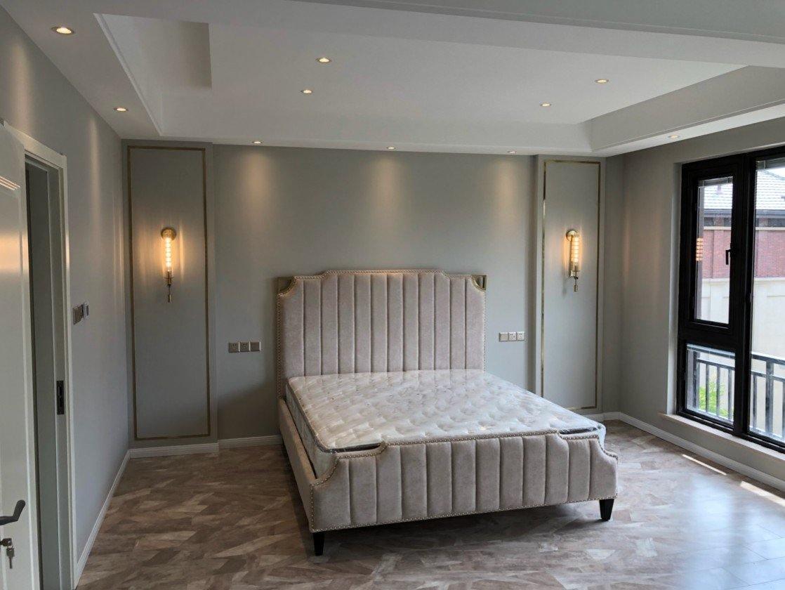 フランス古典主義のプラグインウォールランプ