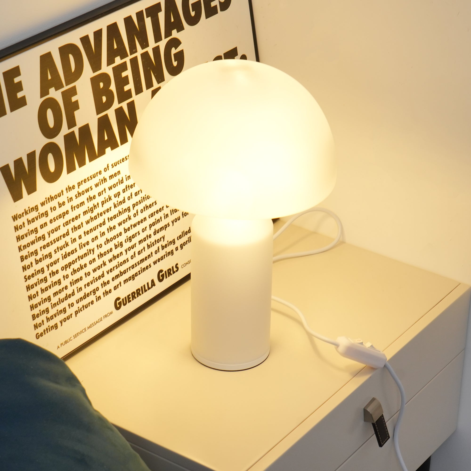 atolloガラステーブルランプ