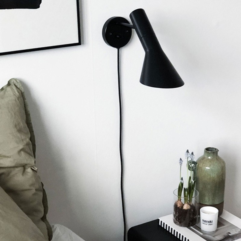デンマークデザインの回転式ウォールランプ