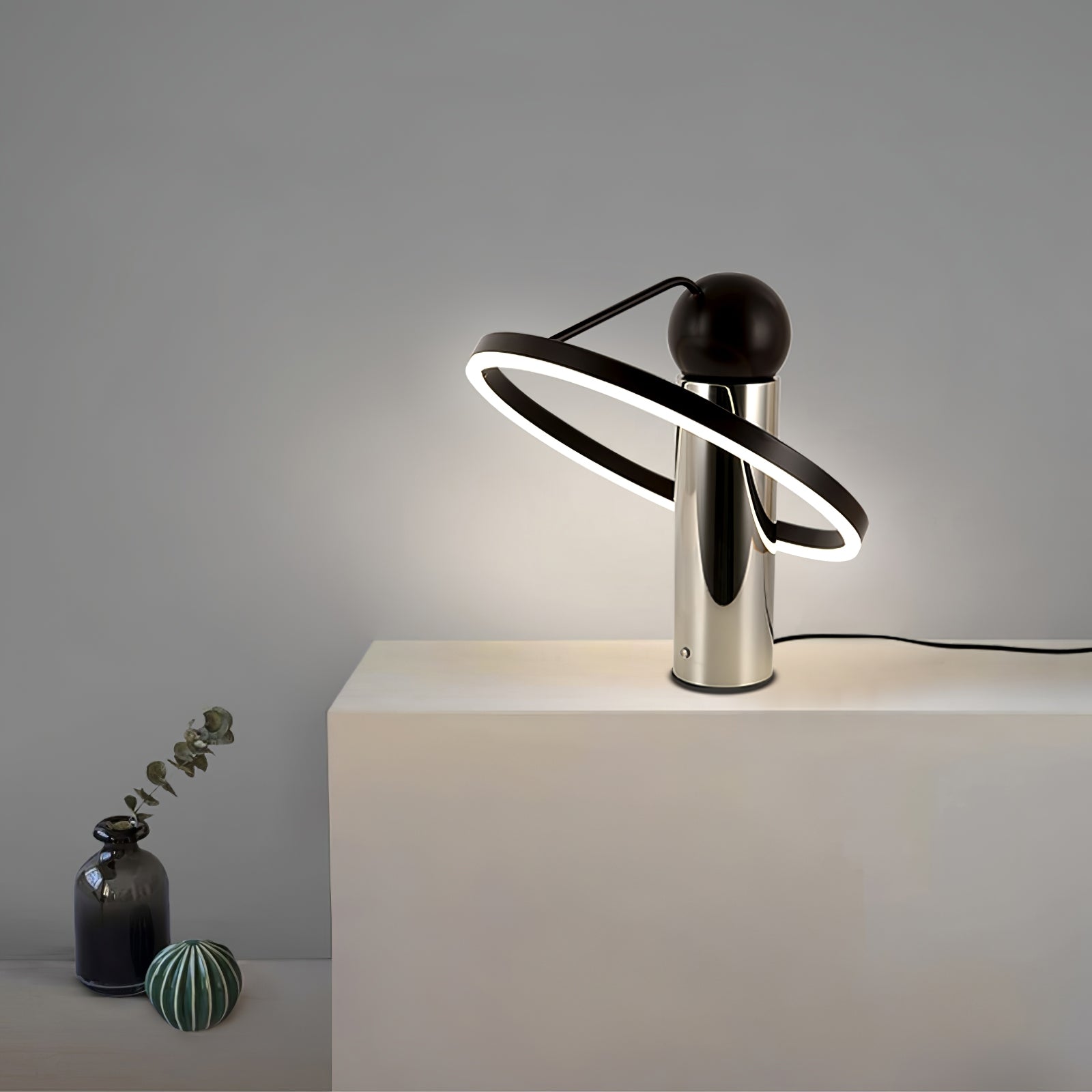 置き忘れたテーブルランプ