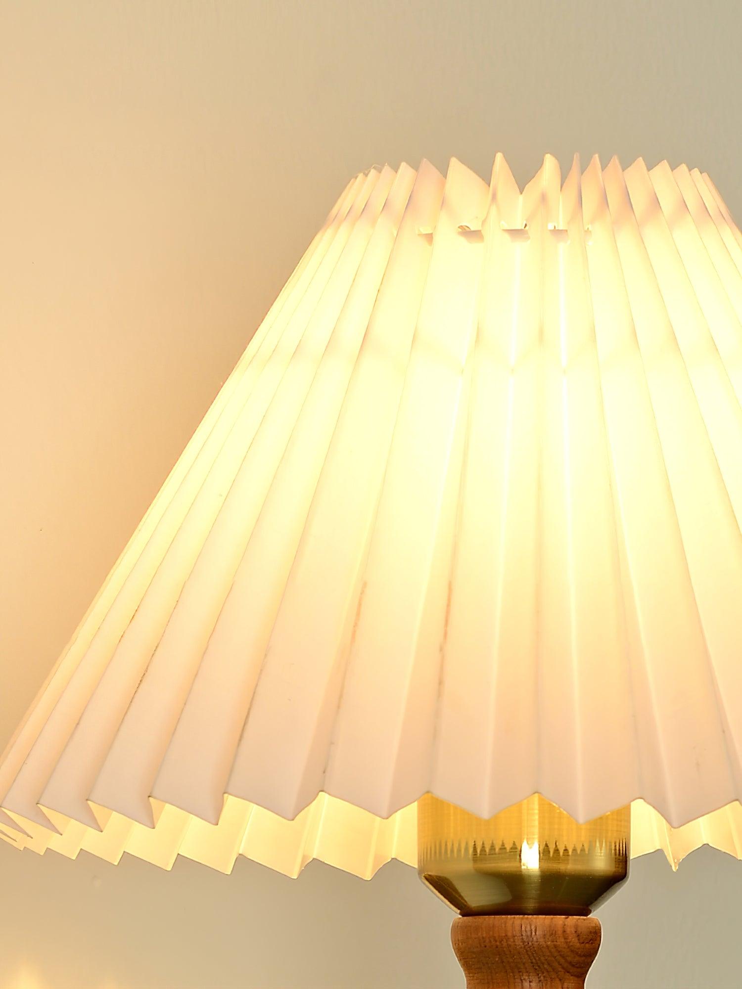 プリーツウォールナットウォールライト