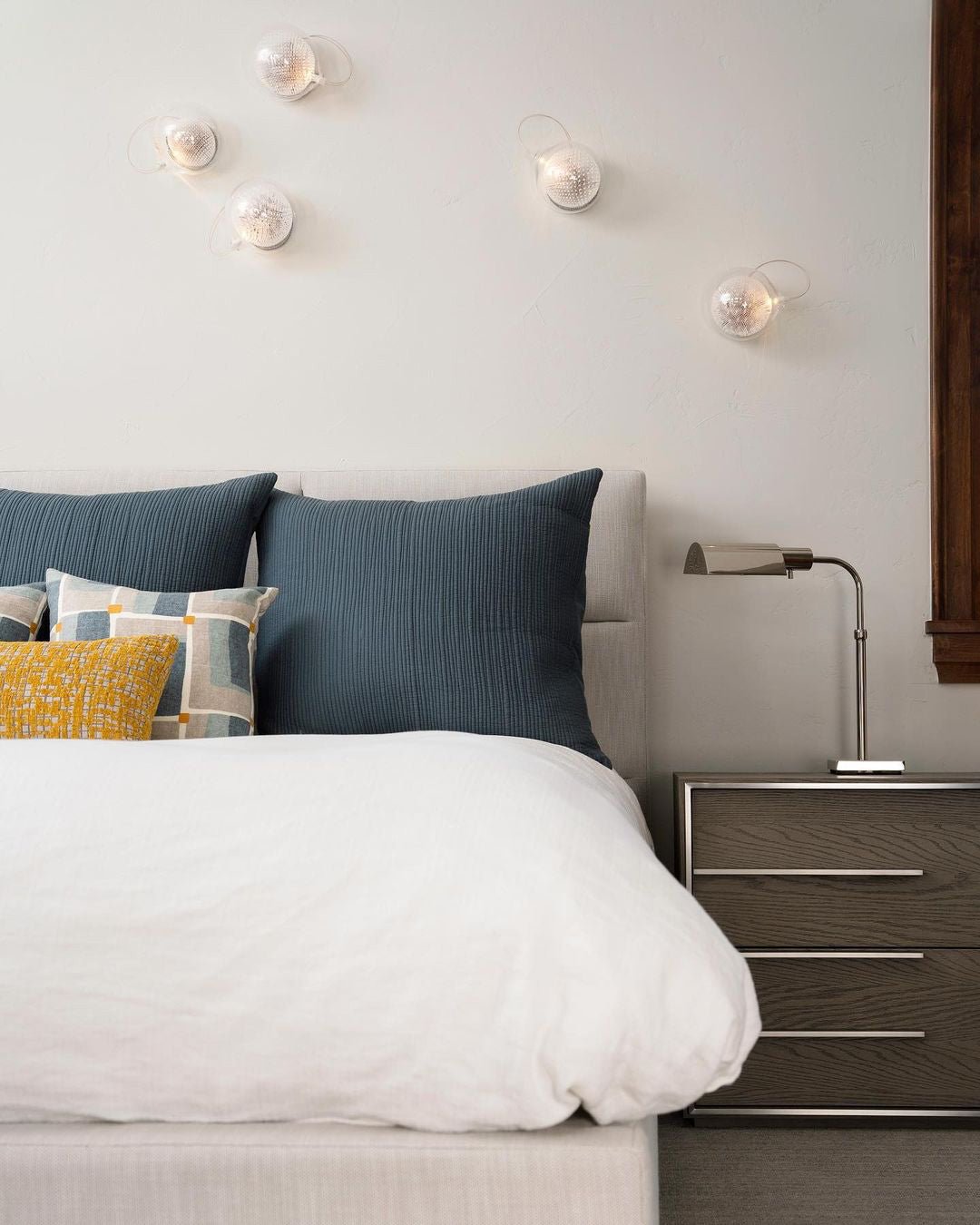 White-Clear Glass Wall Lamp