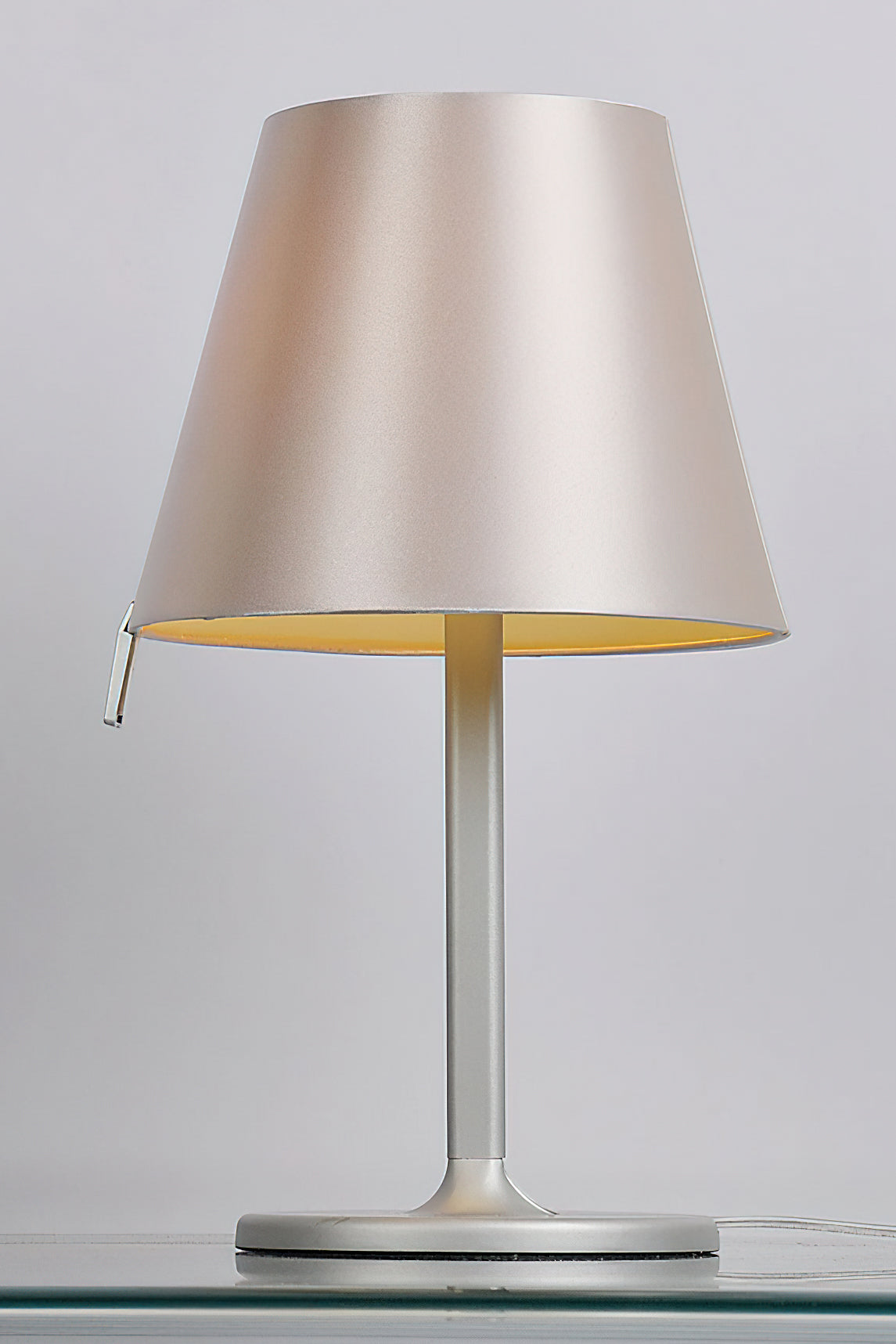 シスブ テーブルランプ