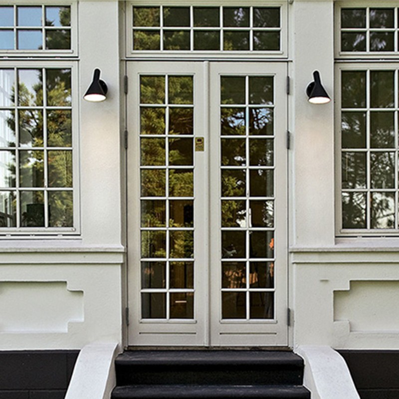 デンマークデザインの回転式ウォールランプ