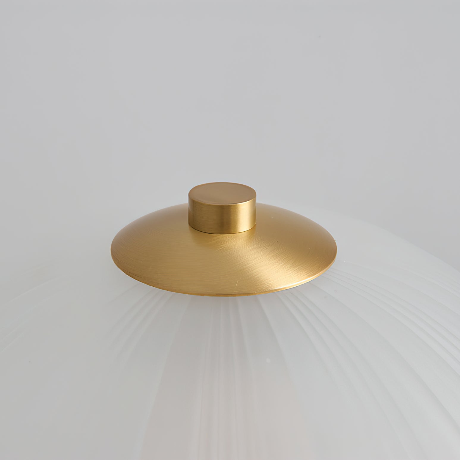 小さな傘型テーブルランプ