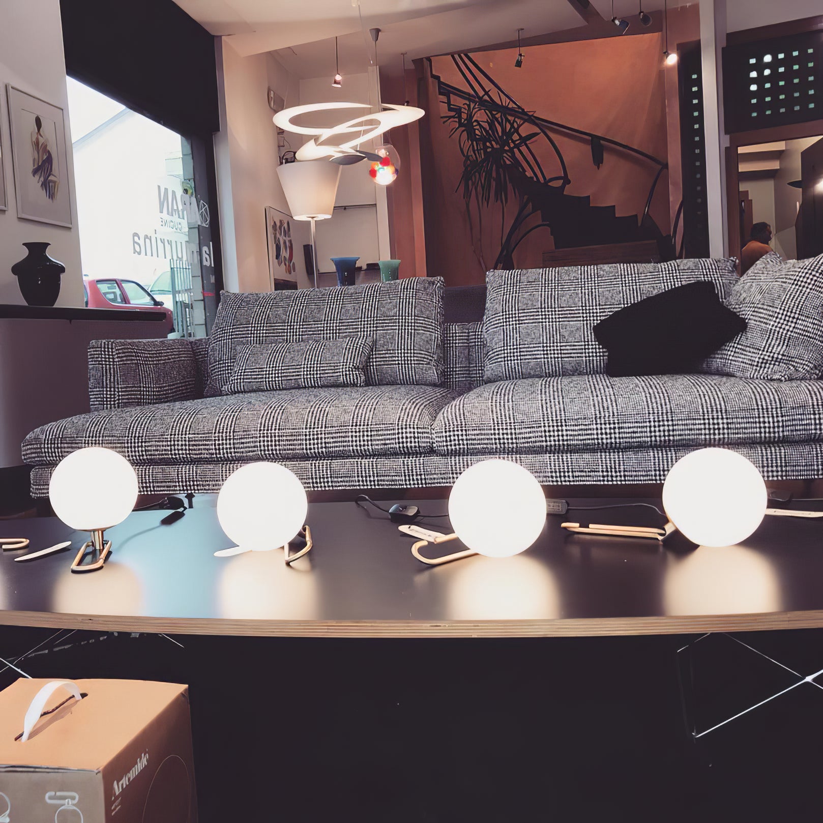 NH テーブルランプ