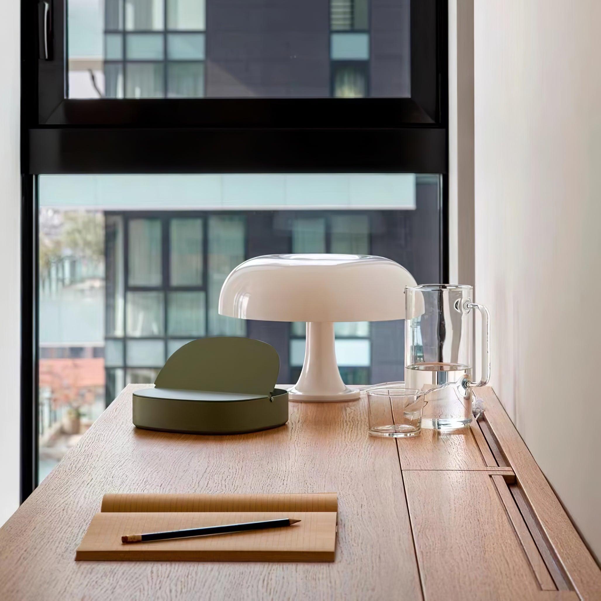 キノコの遊び心のあるテーブルランプ