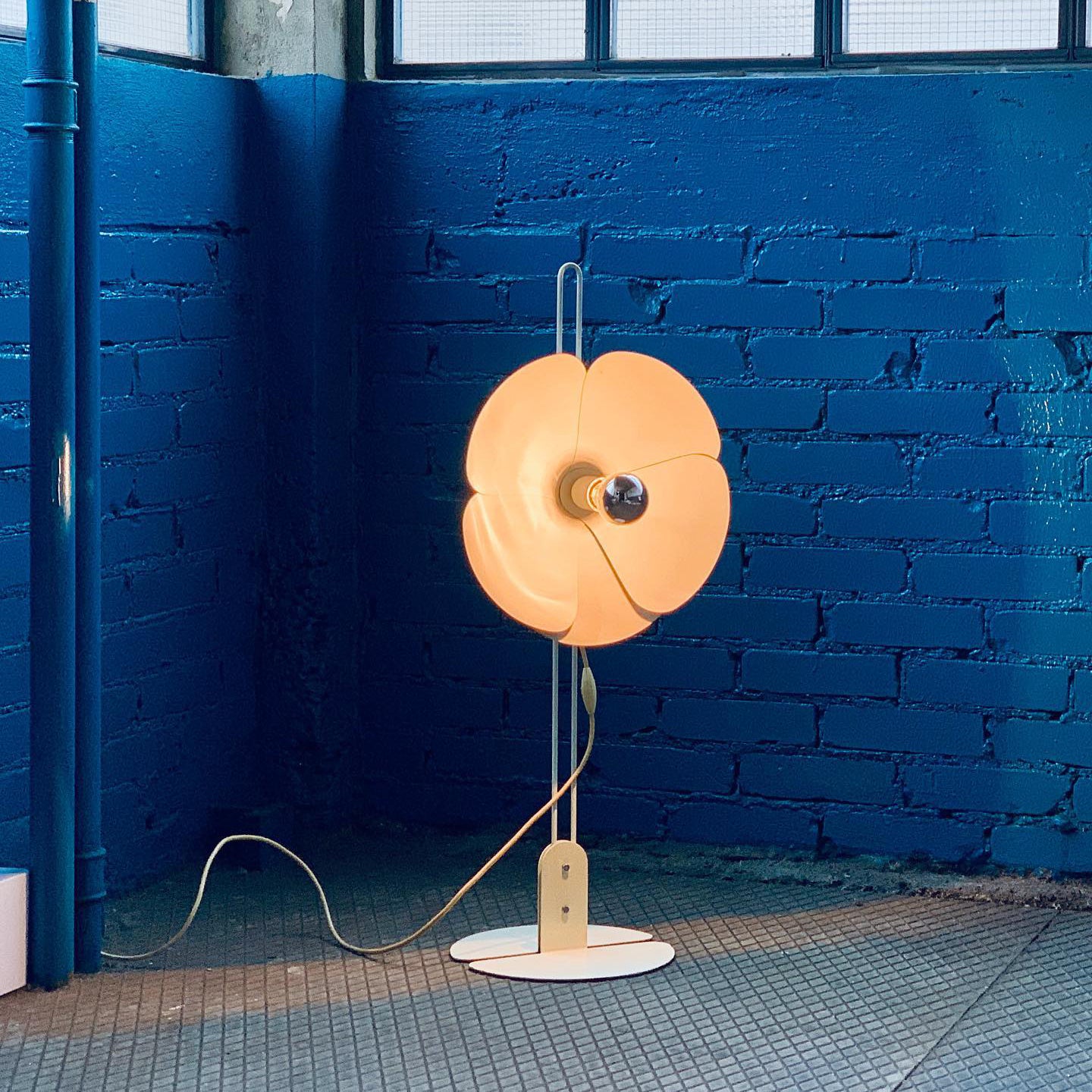 フラワーテーブルランプ