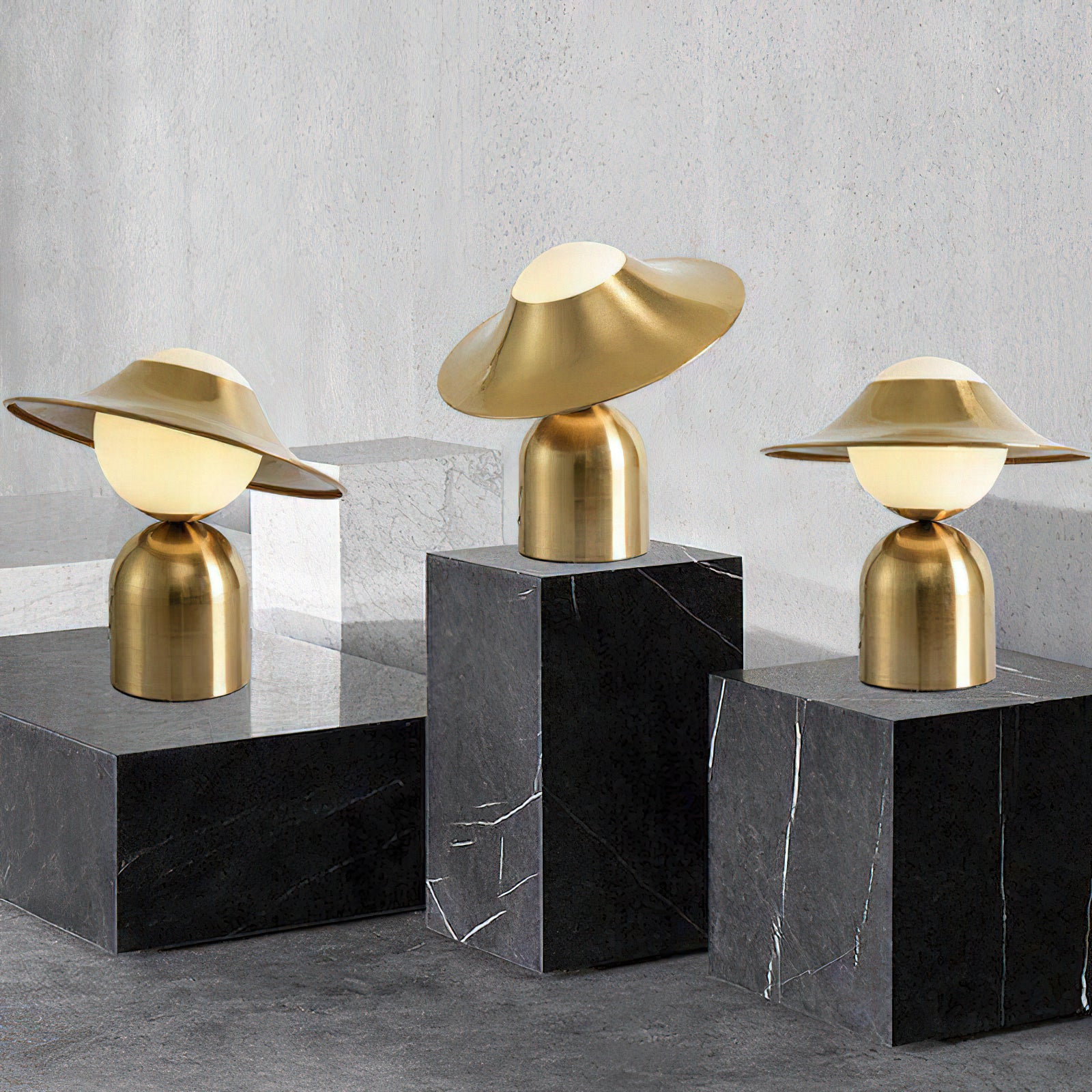 帽子型テーブルランプ