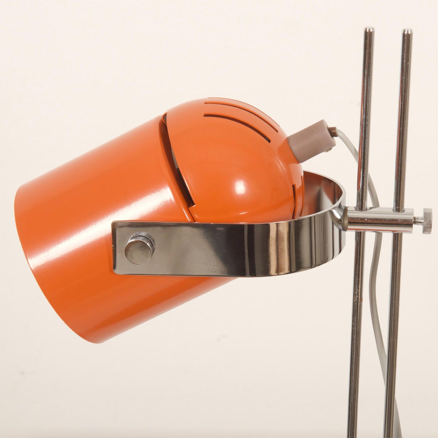 Adjusta 昇降式デスクランプ