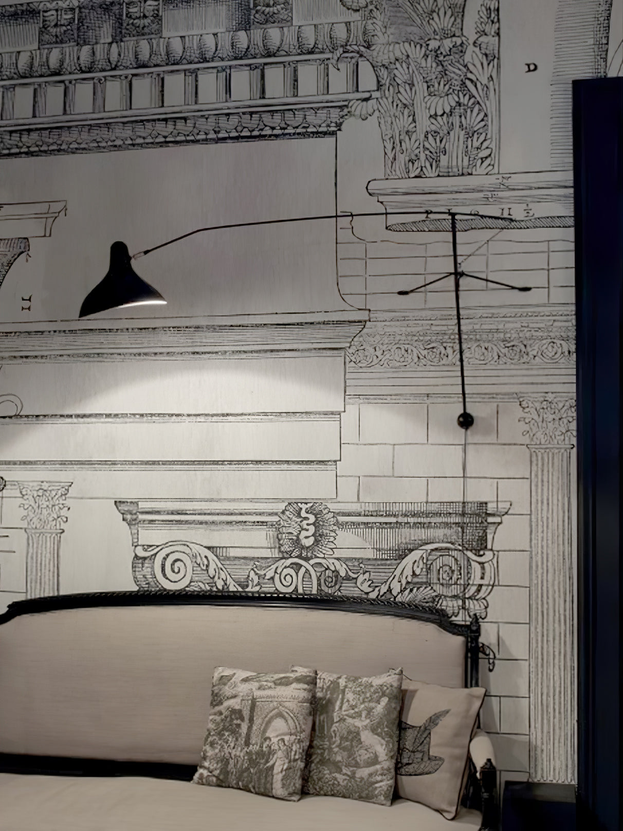 マンティスアームウォールランプ