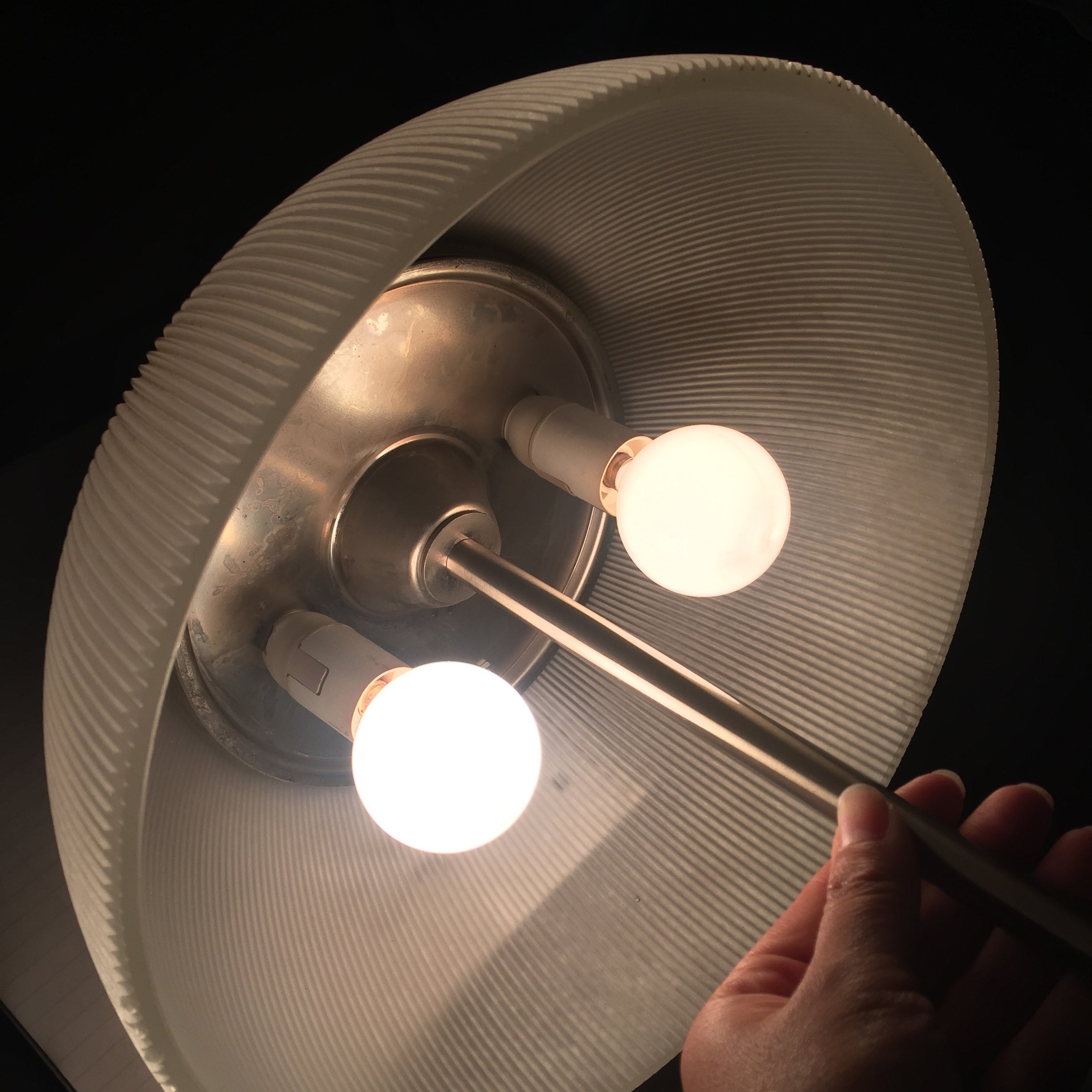 アルファ テーブルランプ