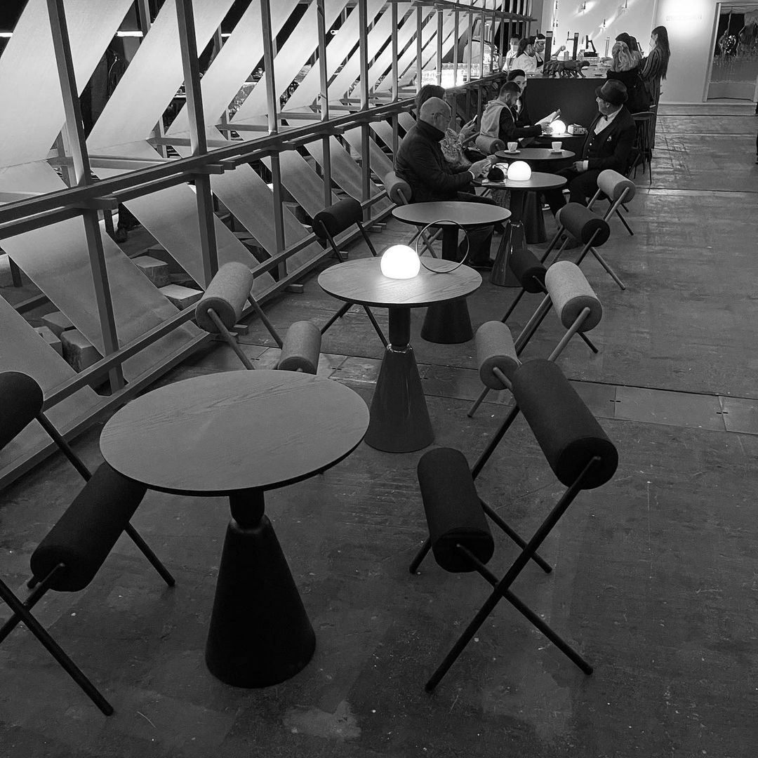 Circ 3726 テーブルランプ 内蔵バッテリー