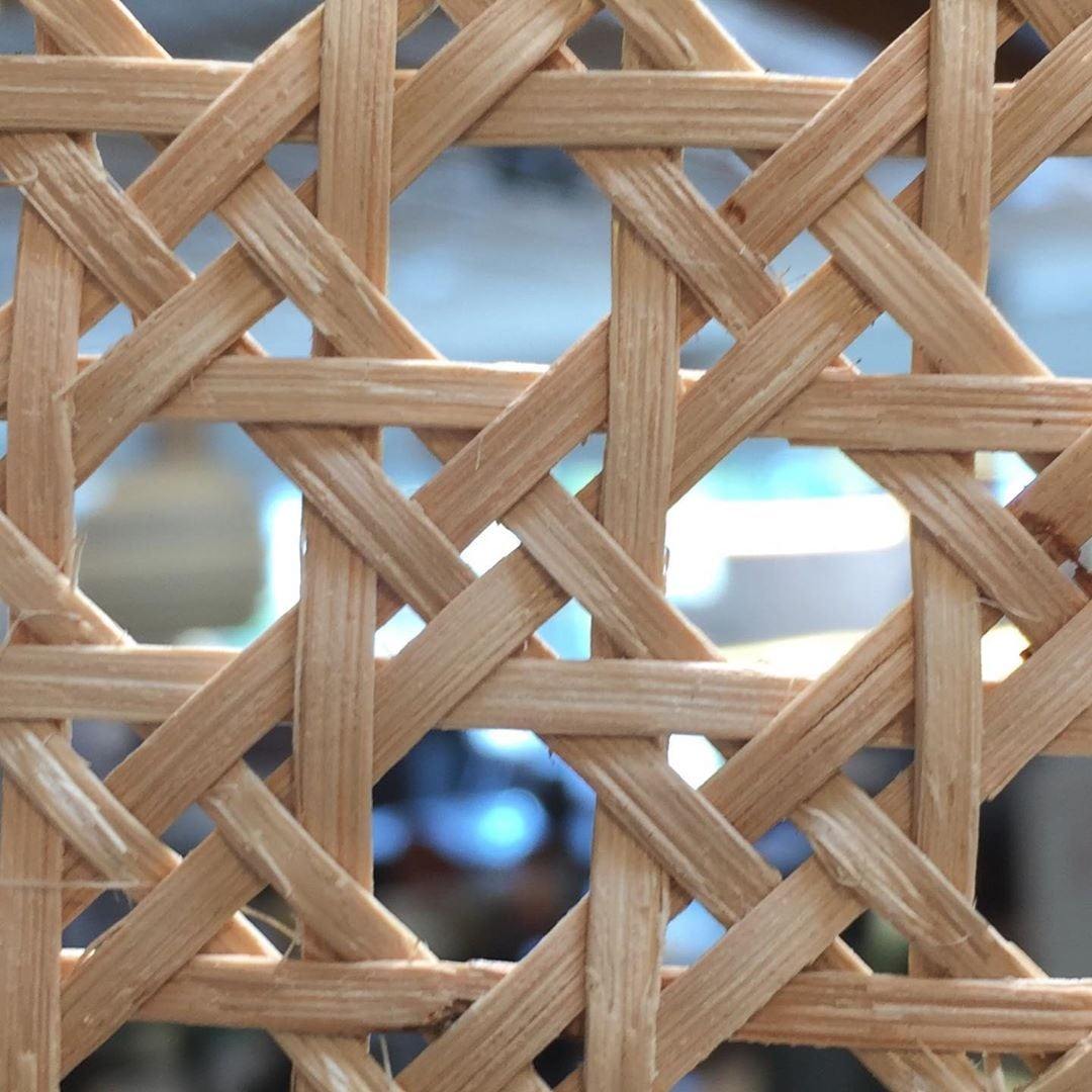 Screen Cannage Suspension