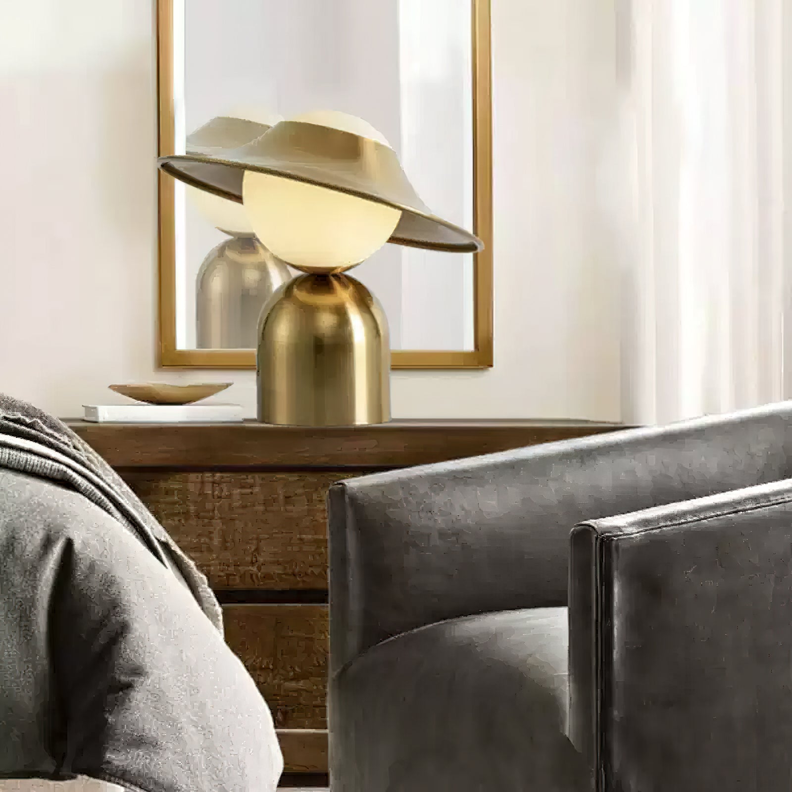 帽子型テーブルランプ