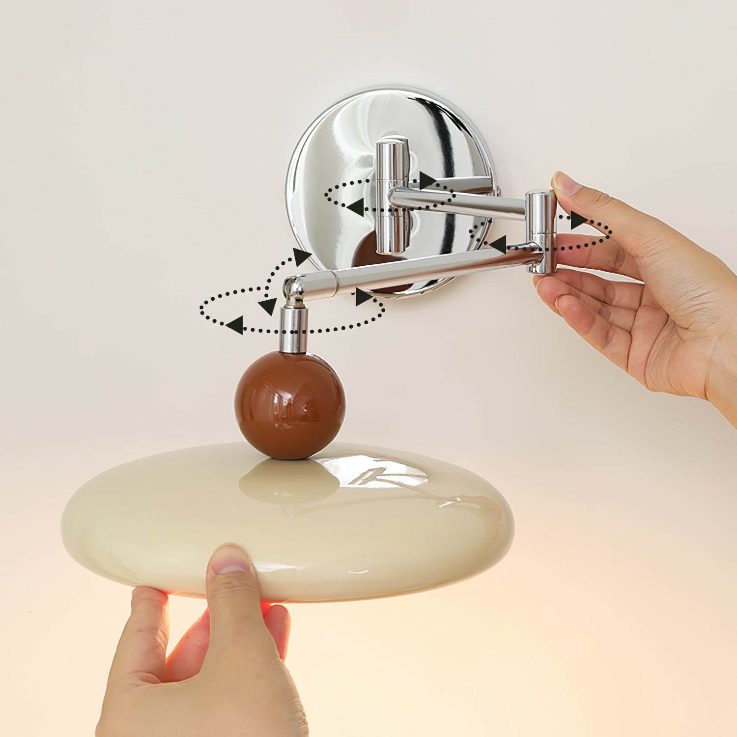 Lola スイングアームウォールランプ