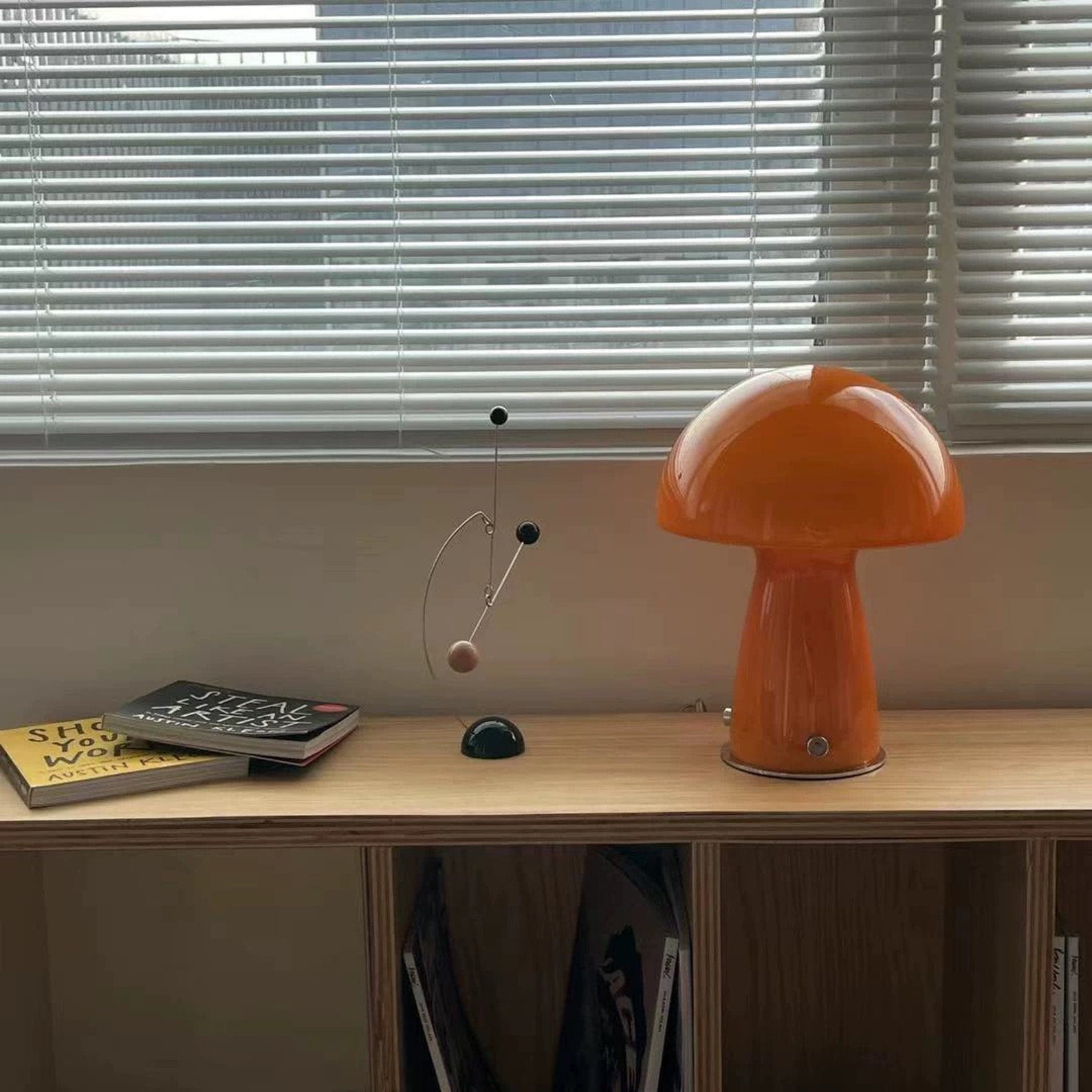 キノコのテーブルランプ