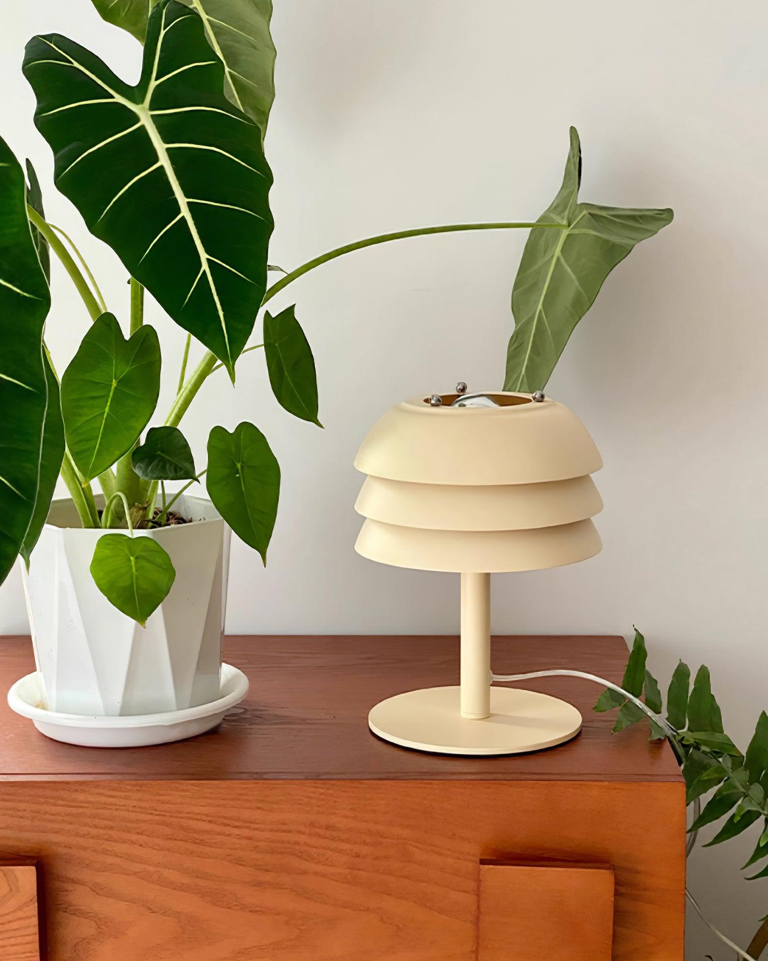 アウレンティ テーブルランプ